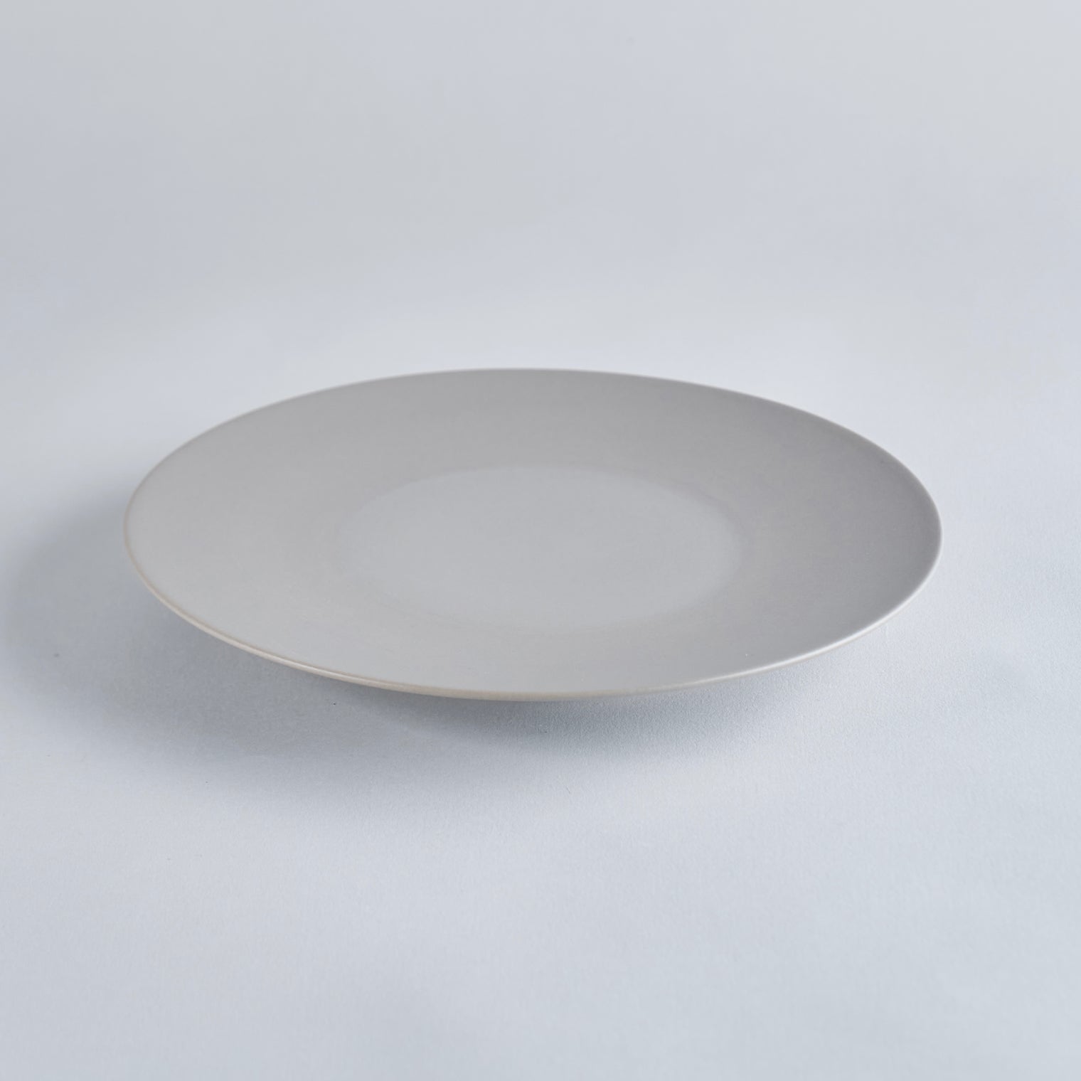 Blend Gray Flat Plate, 24cm x H2.5cm, Design by Moriyama