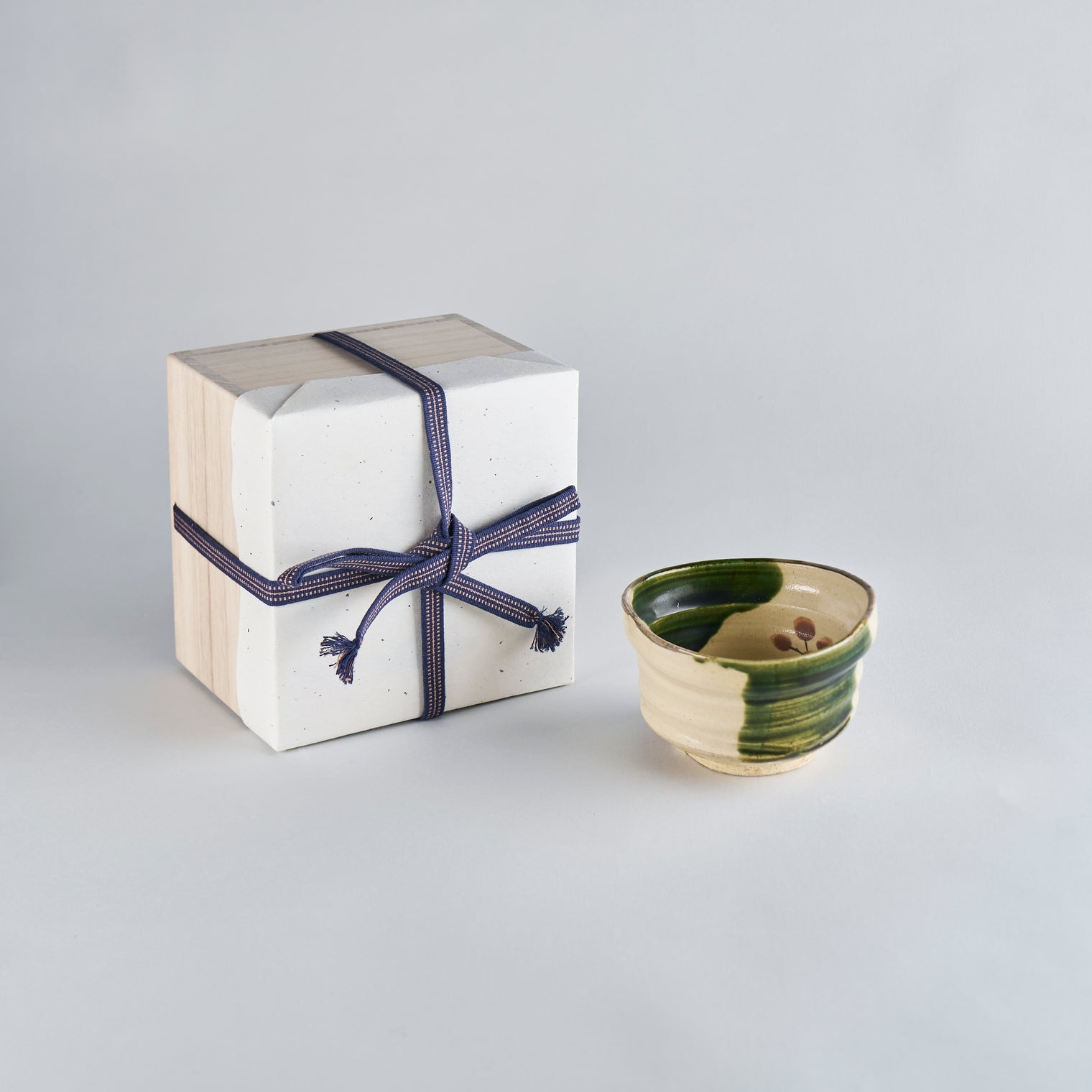Keizan Wada Oribe Kutsugata Matcha Bowl L, 13cm x 12cm x H7cm