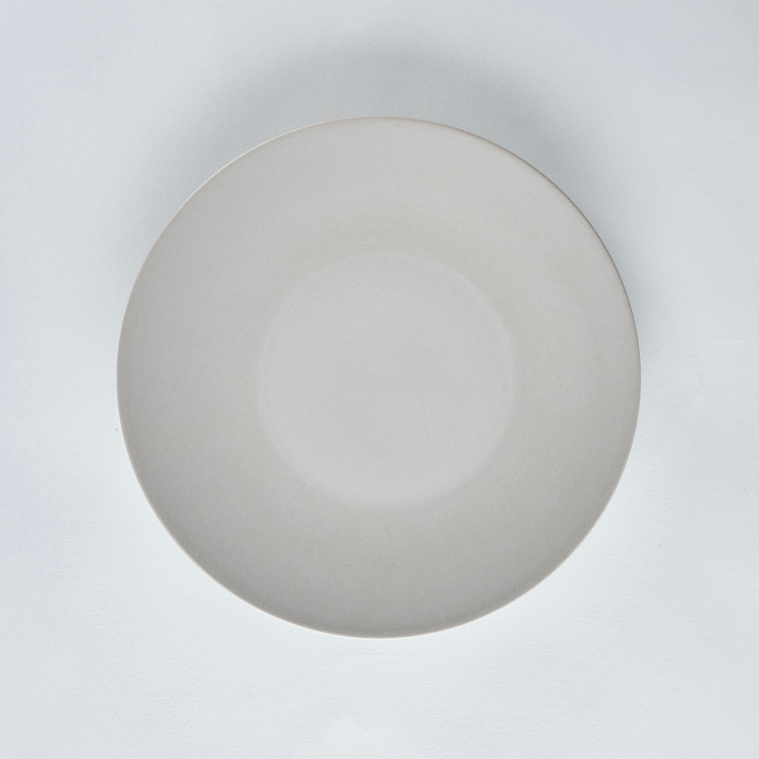 Blend Gray Flat Plate, 24cm x H2.5cm, Design by Moriyama