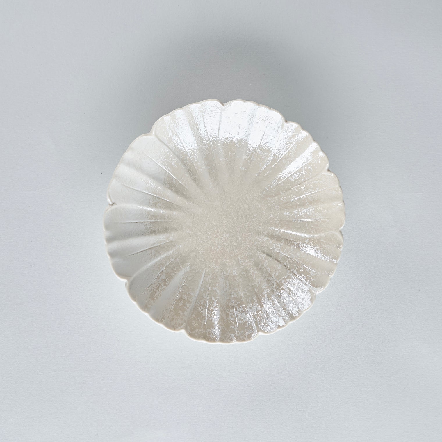Pearl Kiku Flower Bowl, 16.5cm x H4cm