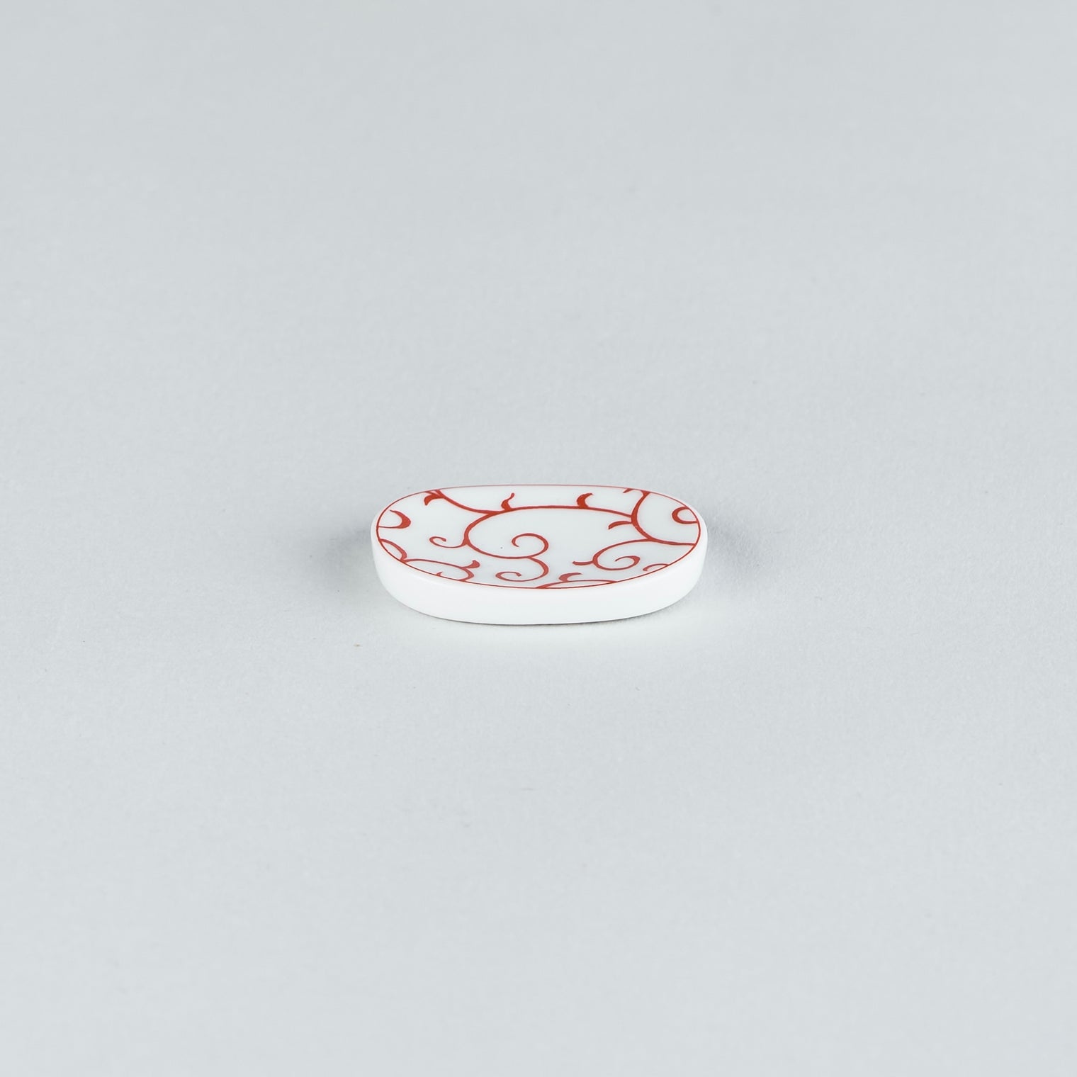 Eiho Porcelain, Arabesque, Red Chopstick Rest