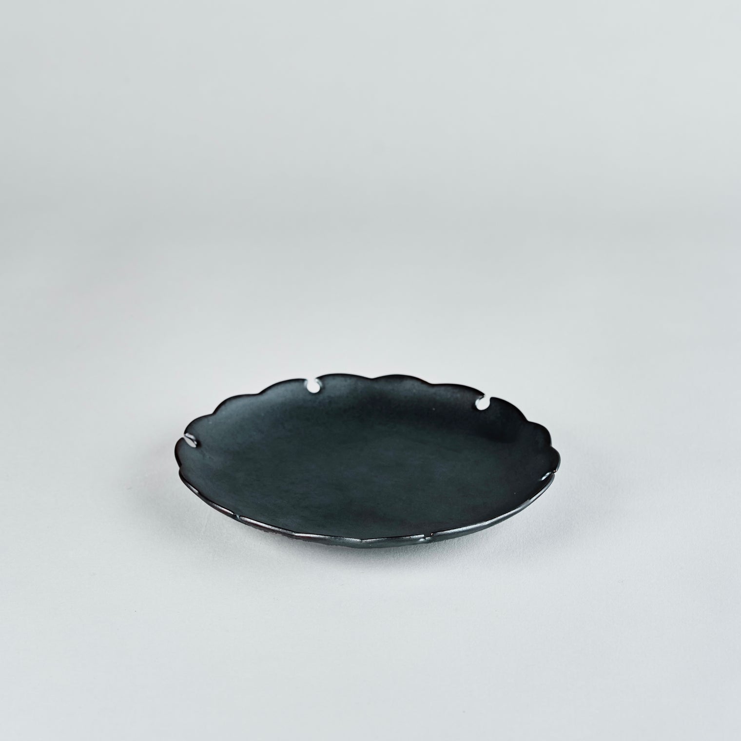 Seizan Gama Yukiwa Plate, Nero, 16cm x H2cm