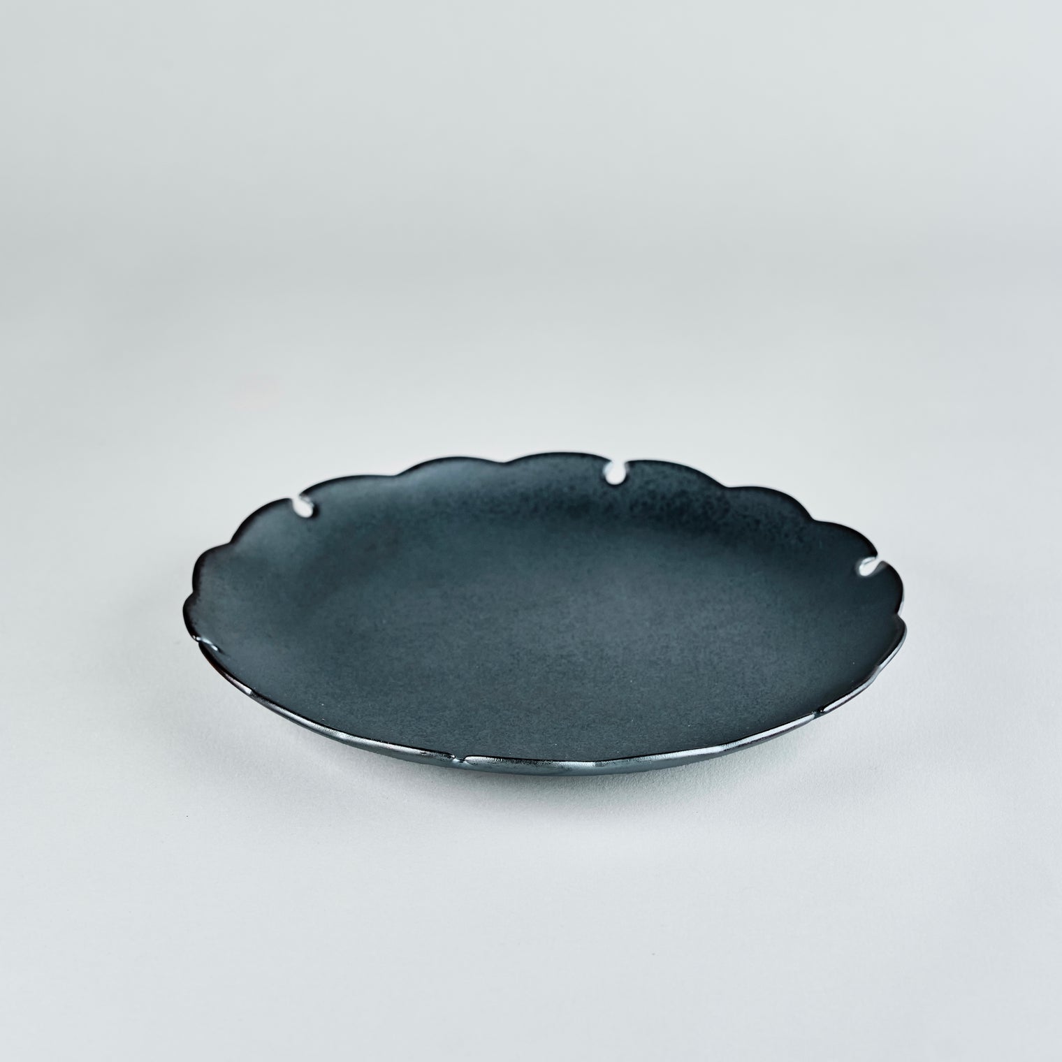 Seizan Gama Yukiwa Plate, Nero, 21cm x H2.5cm