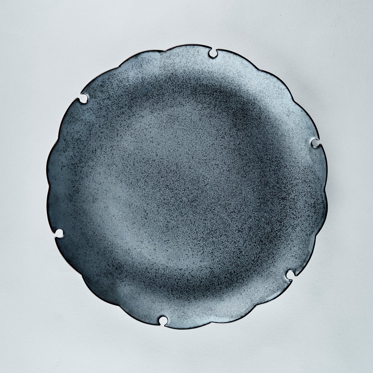 Seizan Gama Yukiwa Plate, Nero, 26.5cm x H4cm