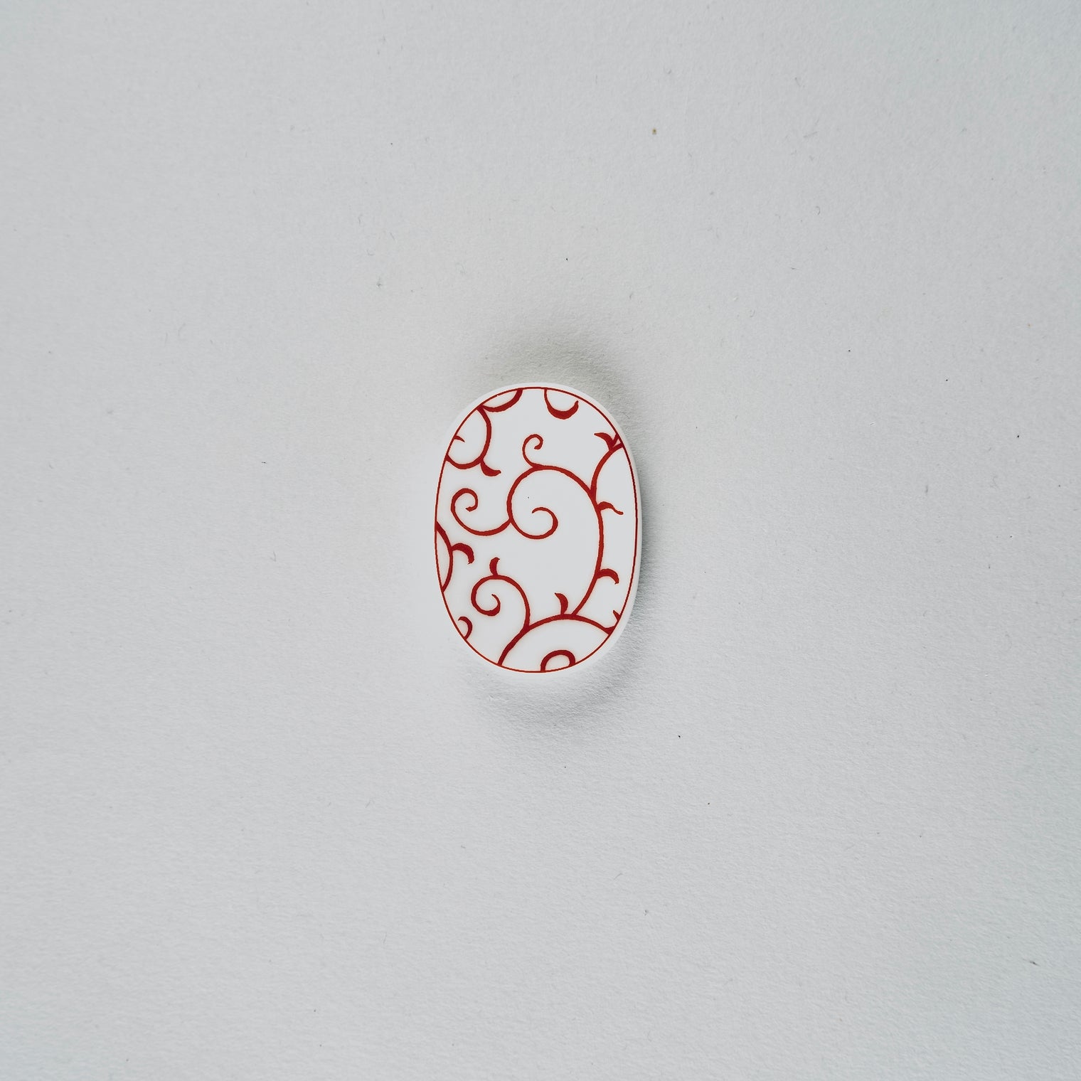 Eiho Porcelain, Arabesque, Red Chopstick Rest