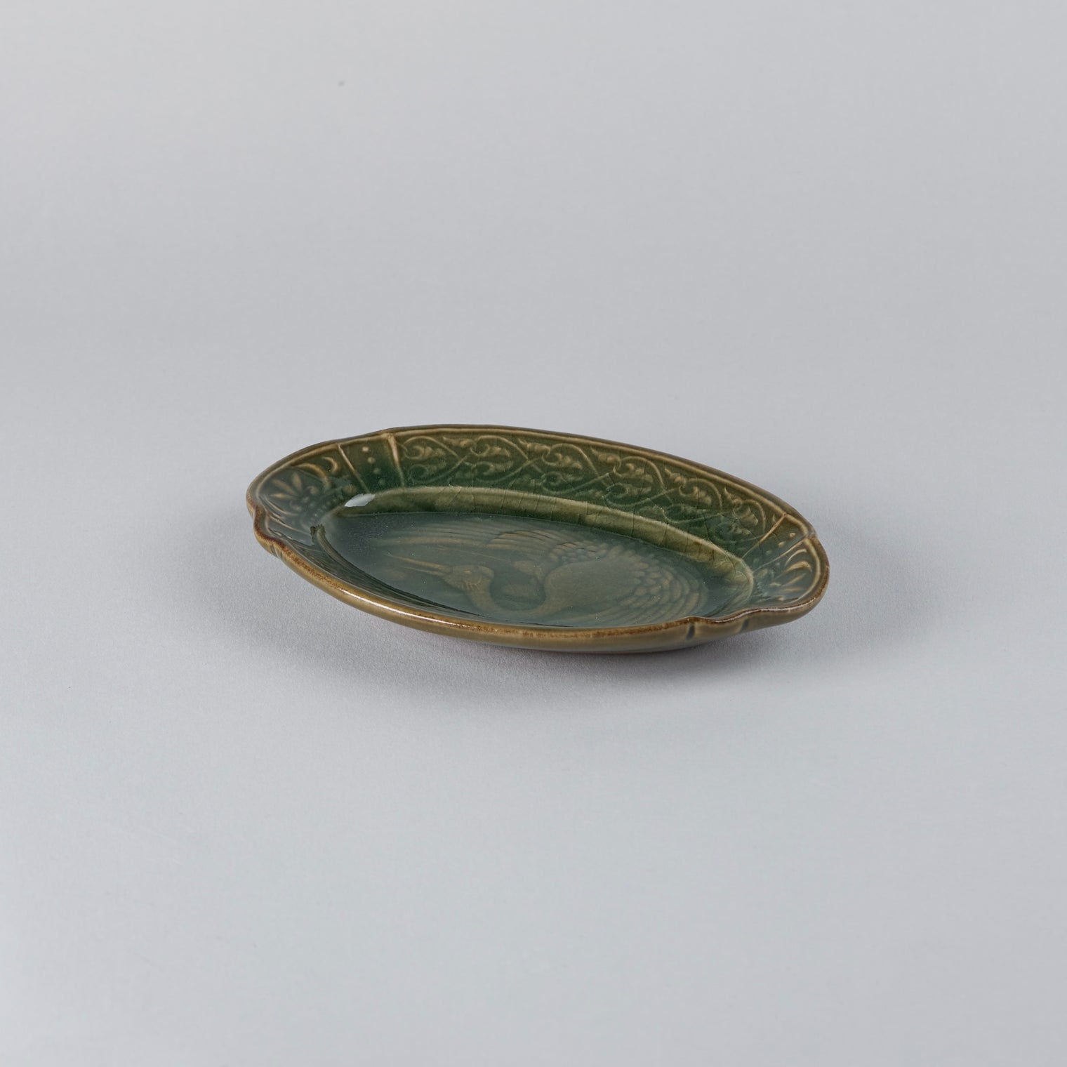 Suiyo Embossed Oval SS Crane Celadon, 148 x 110 x H18mm