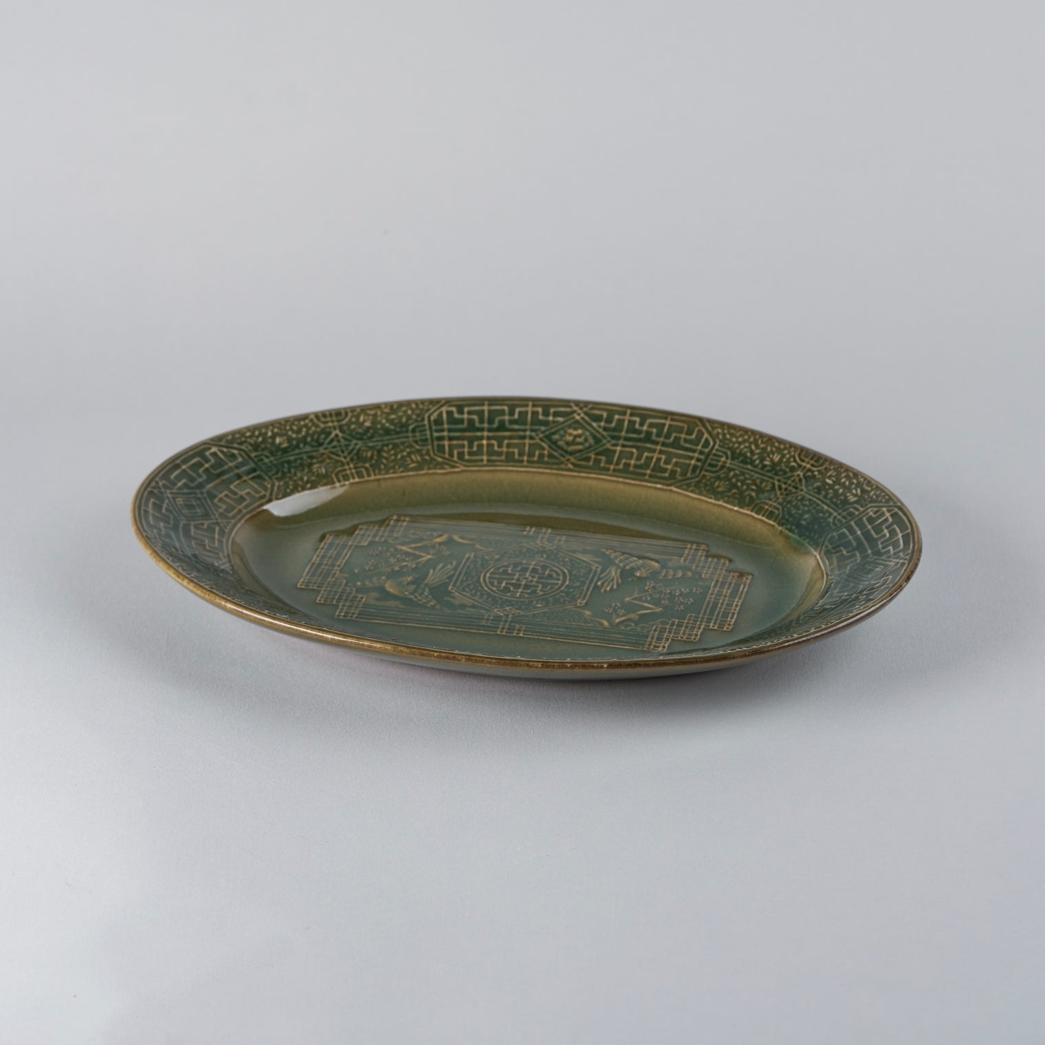 Suiyo Engraved Chinoiserie Oval M Celadon, 270 x 190 x H30mm
