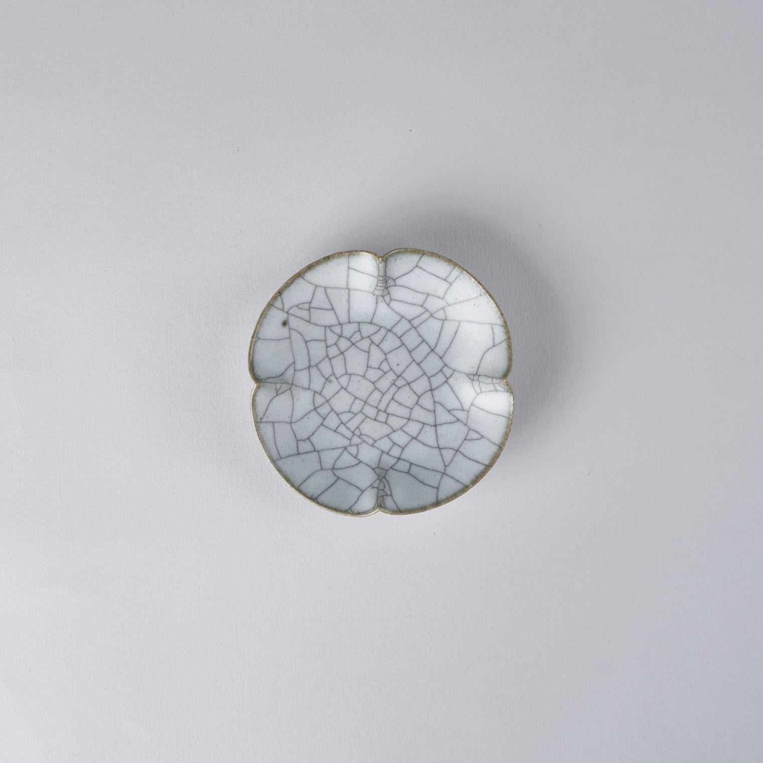 Charcoal 4-valve Small Plate, 9cm x 9cm x H2.5cm, Design by Takada San