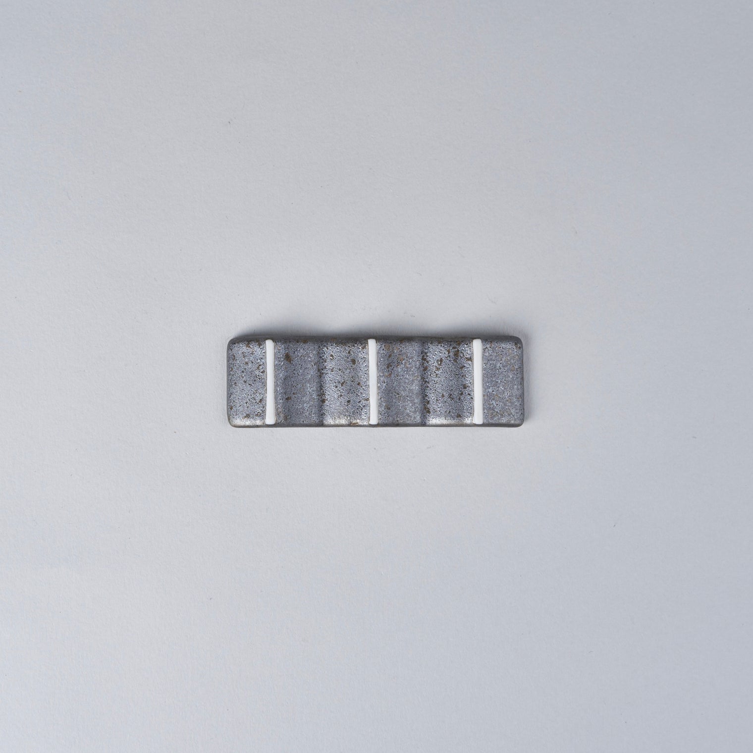 Miroku Triple Rest, 11cm x H1.5cm