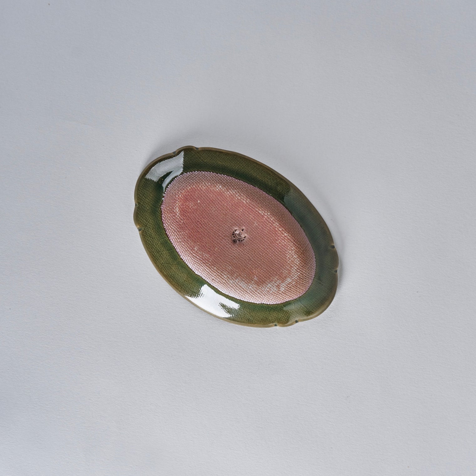 Suiyo Embossed Oval SS Crane Celadon, 148 x 110 x H18mm