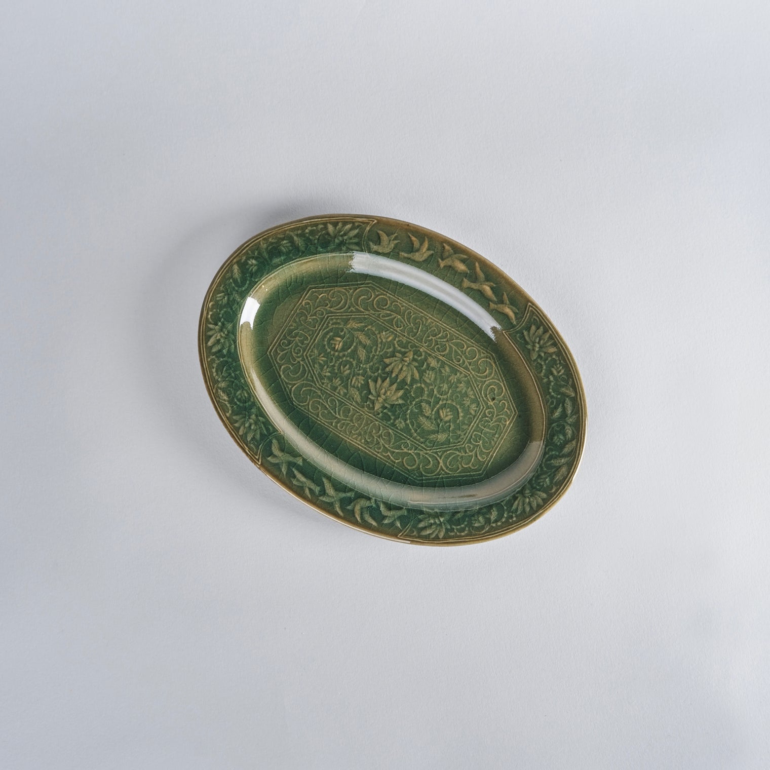 Suiyo Carved Oval S Celadon, 200 x 150 x H15mm