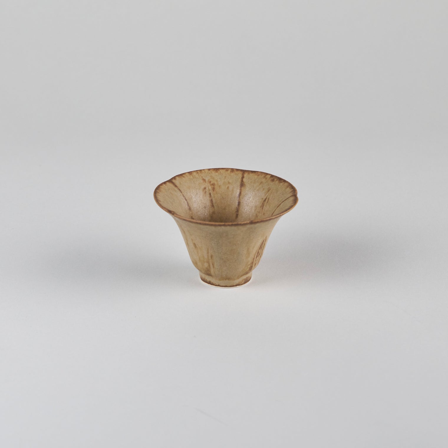 Yuka Asagao Dish Silver Brown
