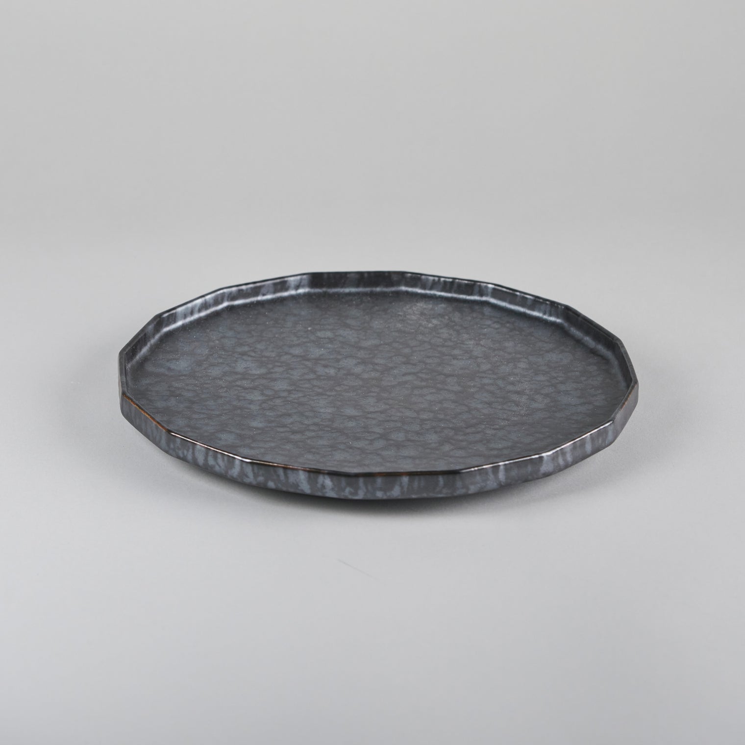 Kanezen Gama Sixteen-sided Plate Black Rust Squeezed Mat 21cm x H2cm