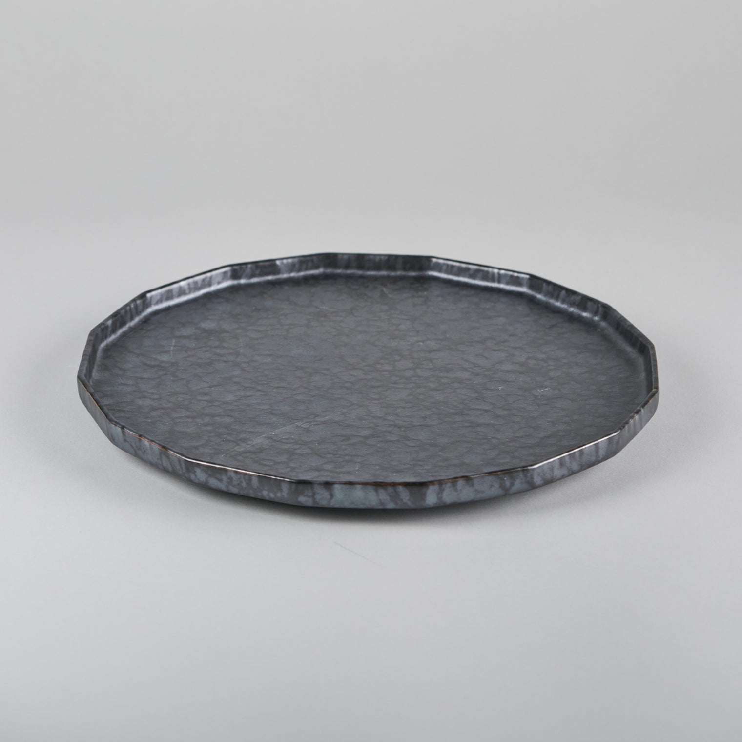 Kanezen Gama Sixteen-sided Plate Black Rust Squeezed Mat 23cm x H2cm