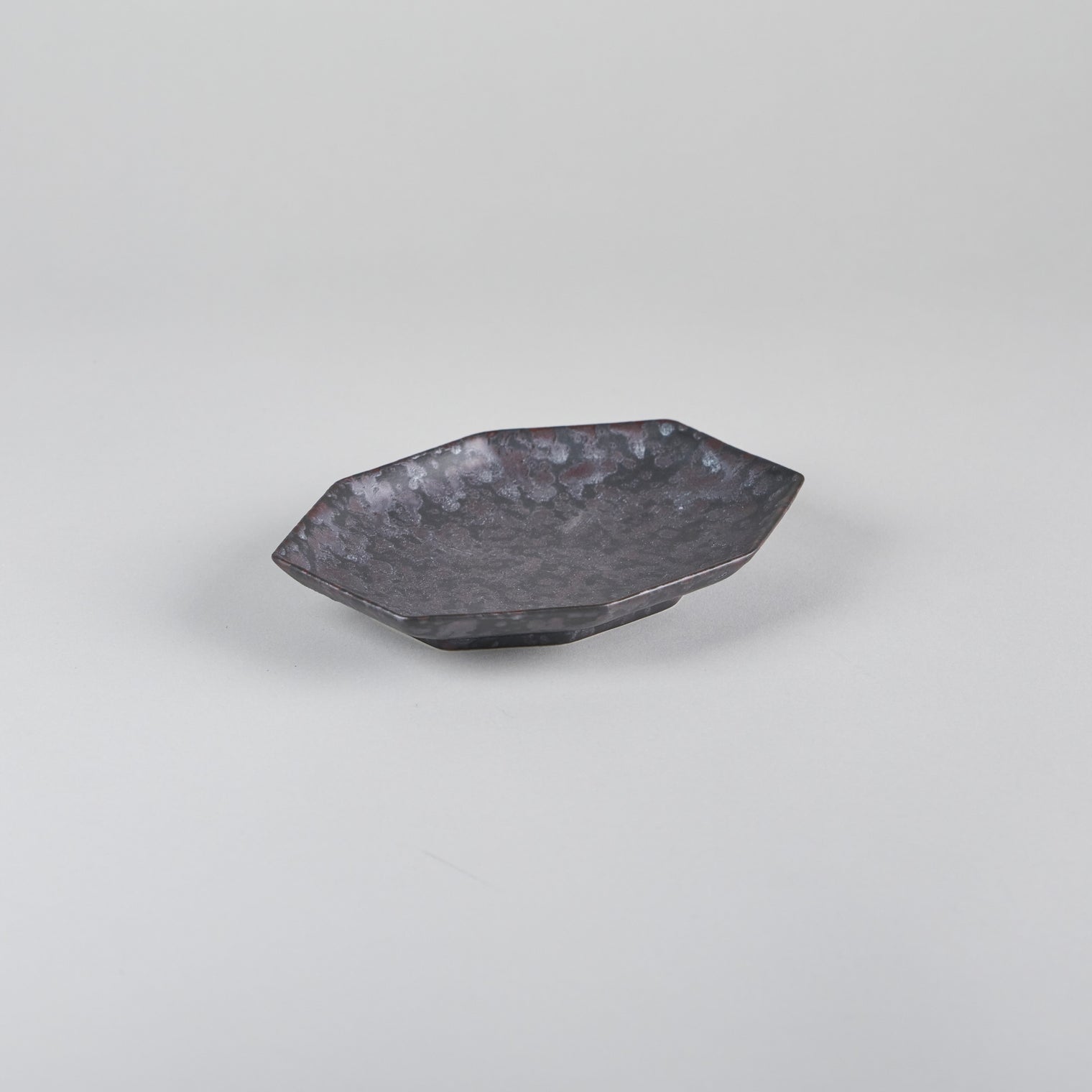 Kanezen Gama Long octagonal plate, black rust pattern, W14cm x D10.2cm x H2cm
