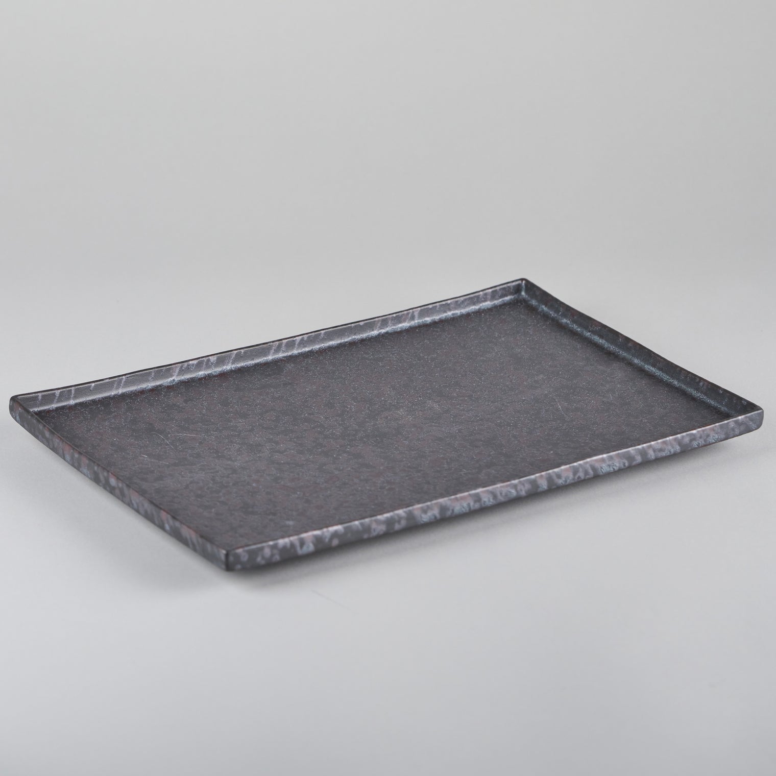 Kanezen Gama long rectangular plate with black rust pattern, W27.5 cm x D18cm x H2cm