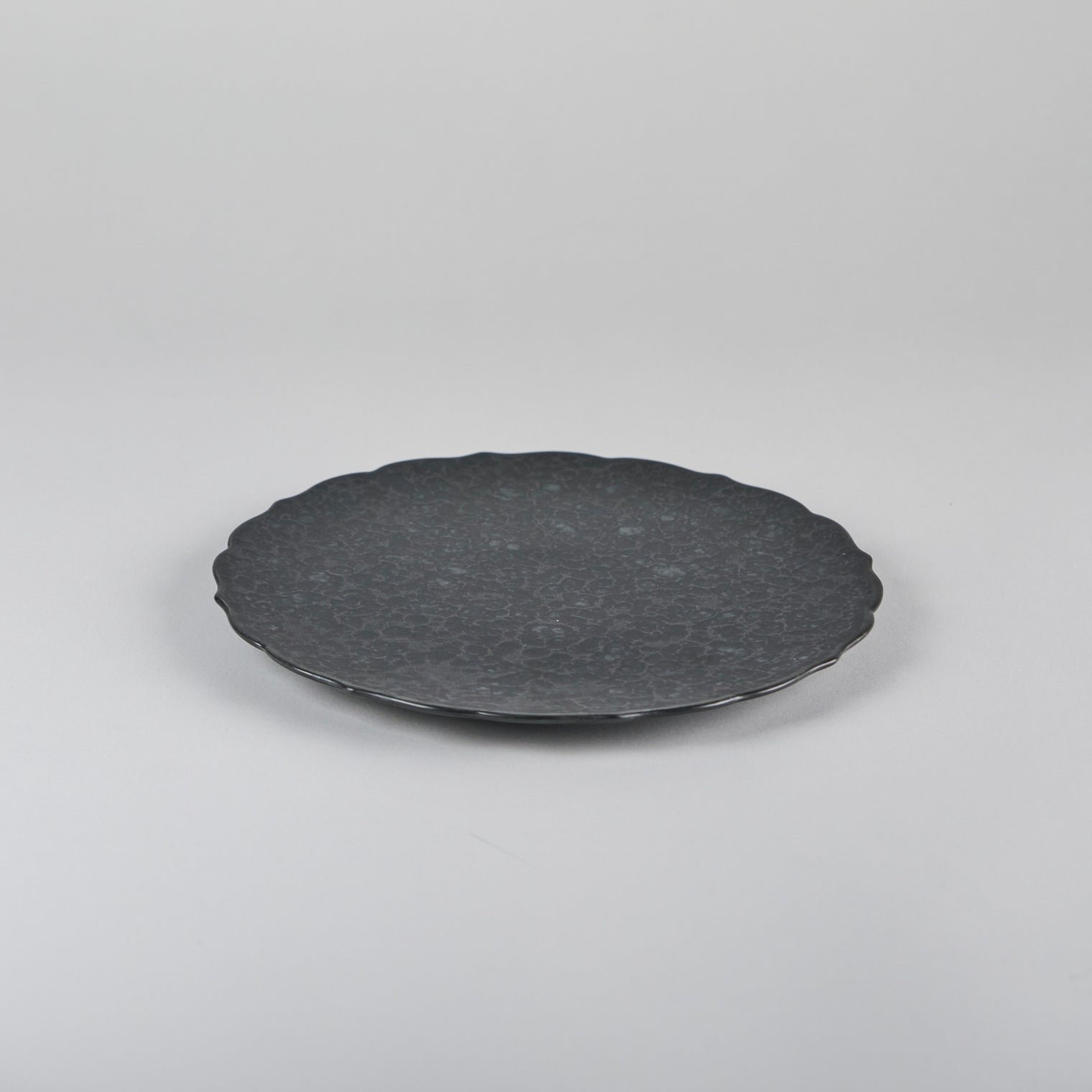 Kanezen Gama Bellflower Plate Black Ceramic, 19 cm x H1.2 cm