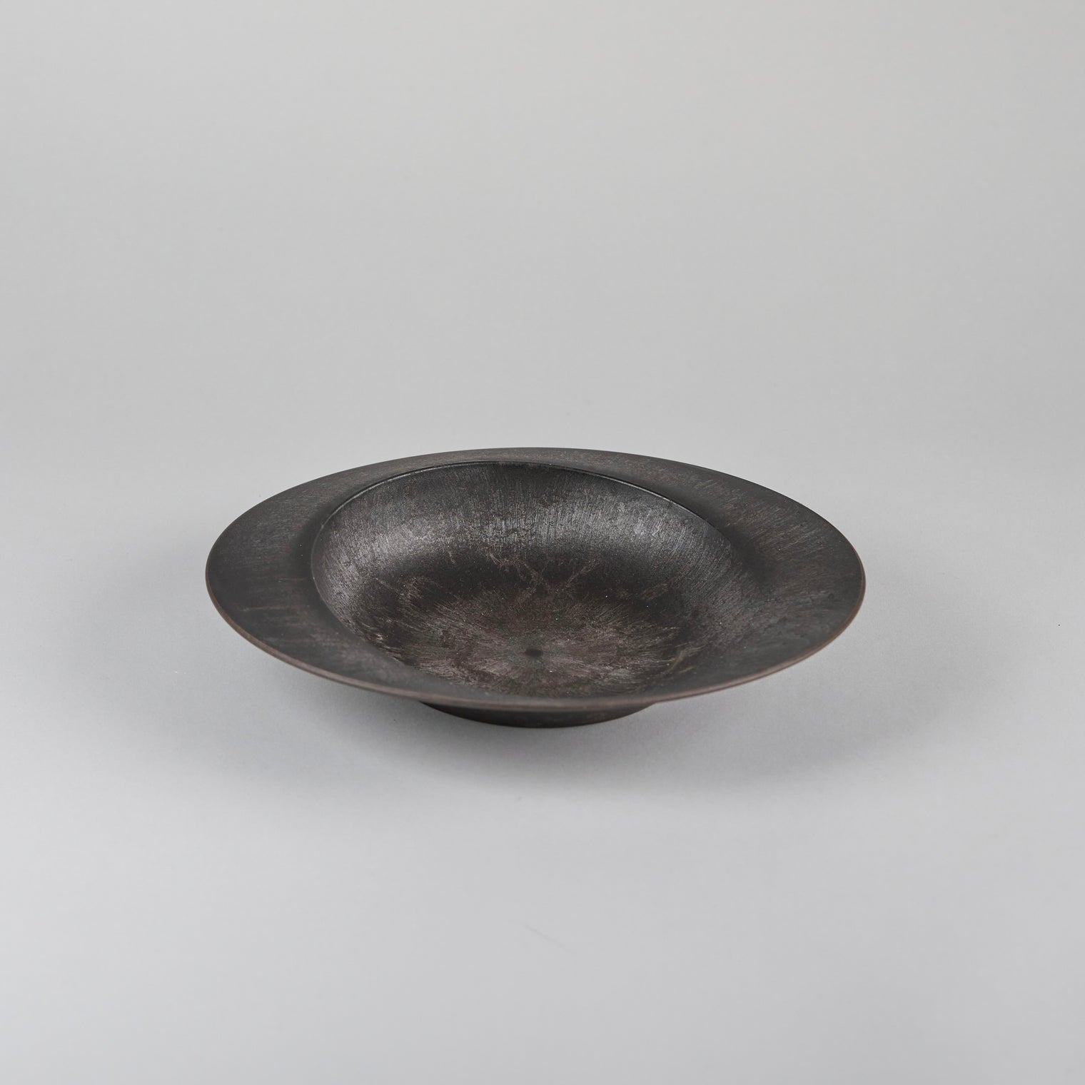 ARAS Deep Plate M Black Cedar Bark, 21cm