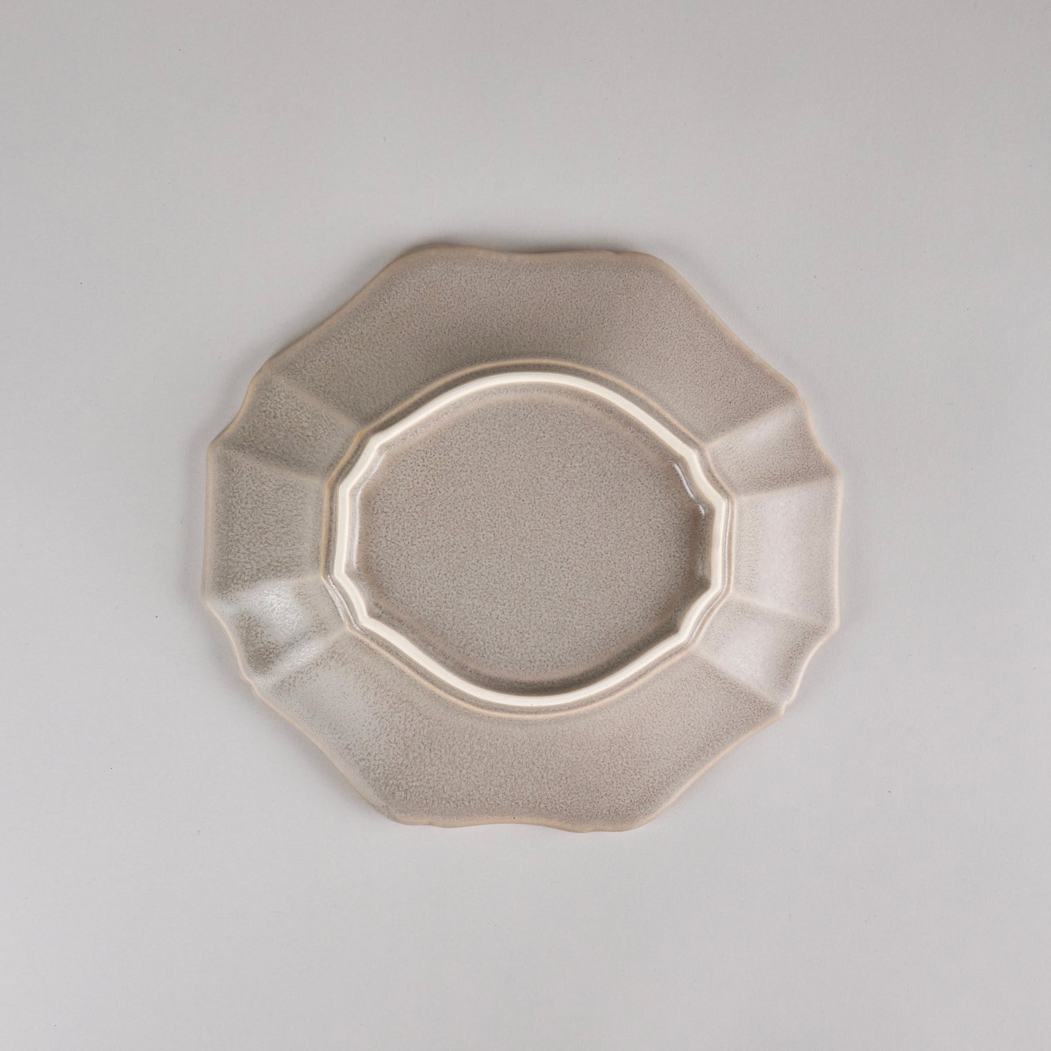 Fleur Gray Matte Warp Plate 22×20.1×3.7cm