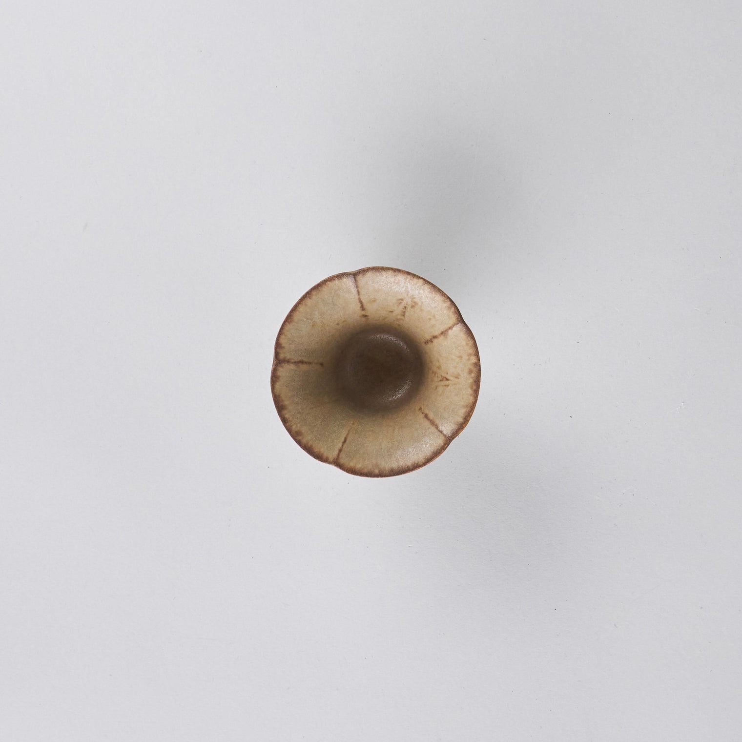 Yuka Asagao Dish Silver Brown