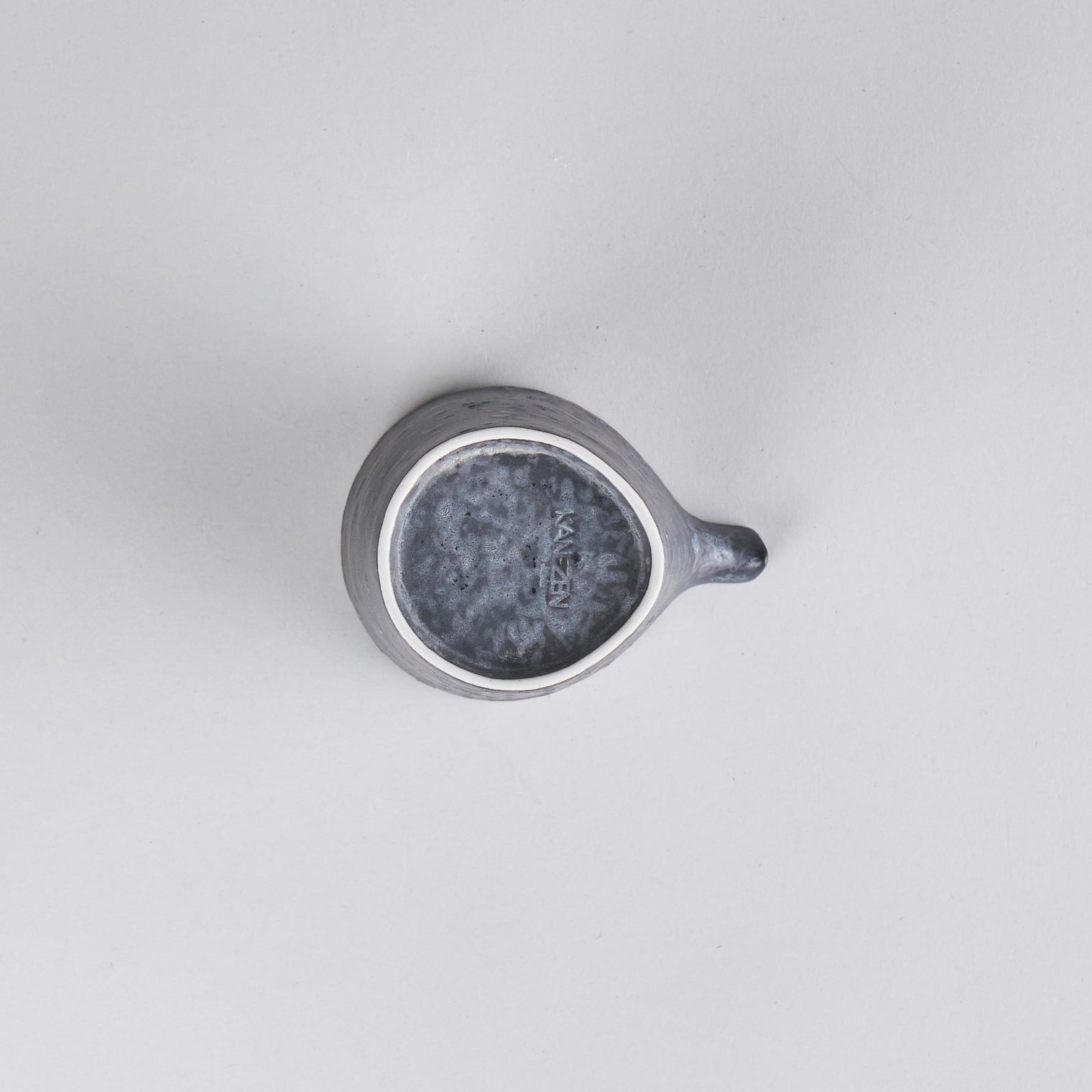 Kanezen Gama Katakuchi Black Rust Squeezer, 7.7cm x 9.8cm, 225cc