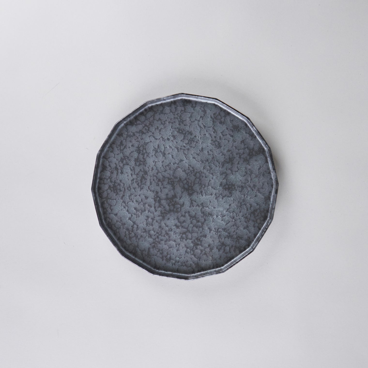 Kanezen Gama Sixteen-sided Plate Black Rust Squeezed Mat 21cm x H2cm