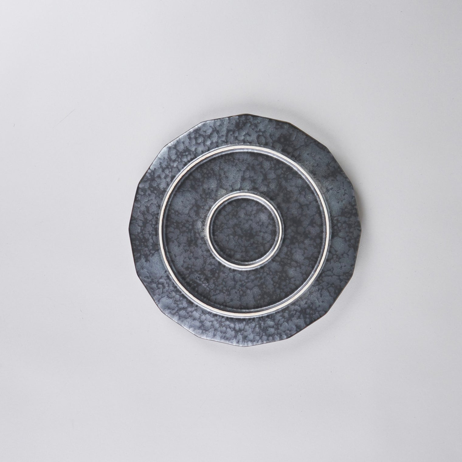 Kanezen Gama Sixteen-sided Plate Black Rust Squeezed Mat 21cm x H2cm