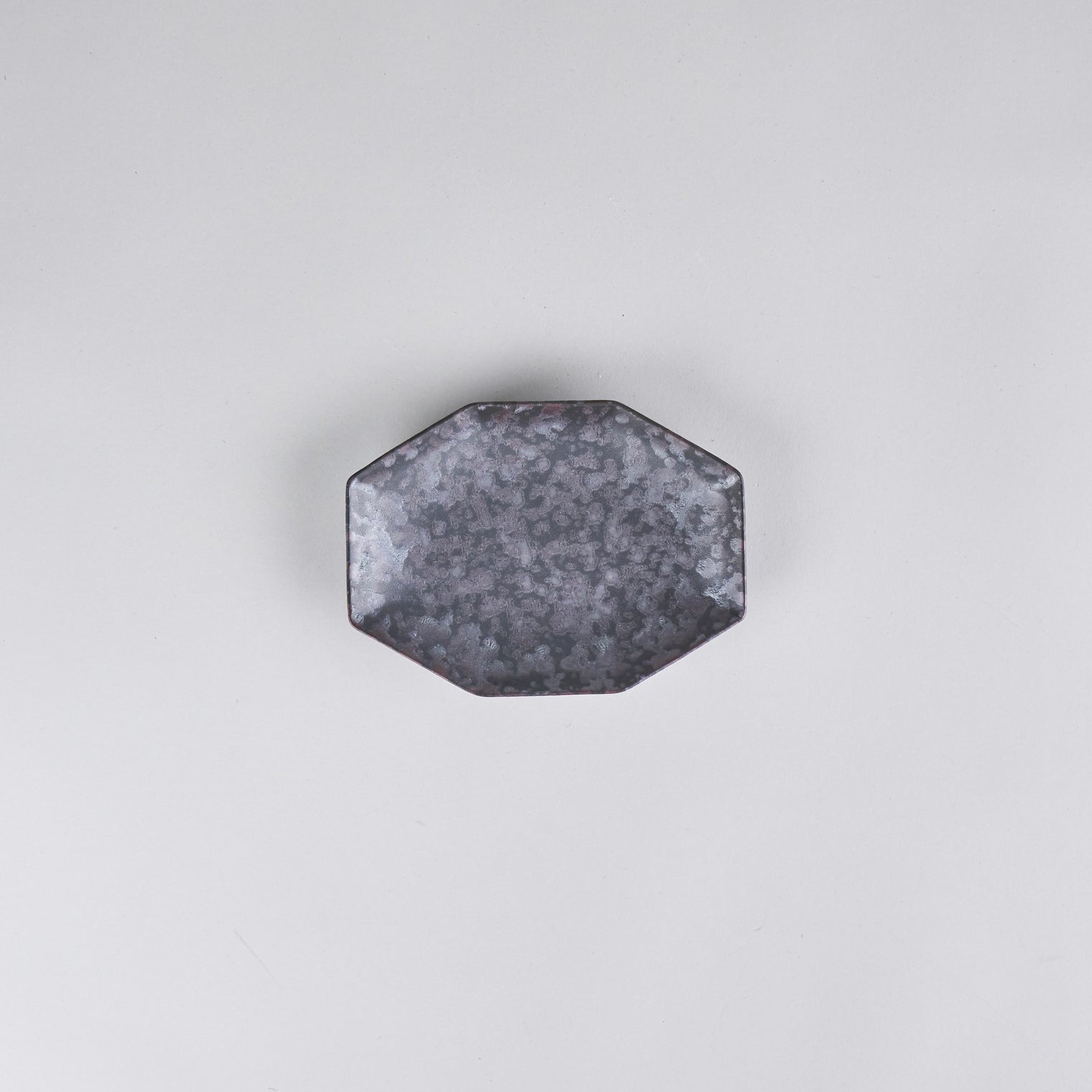 Kanezen Gama Long octagonal plate, black rust pattern, W14cm x D10.2cm x H2cm