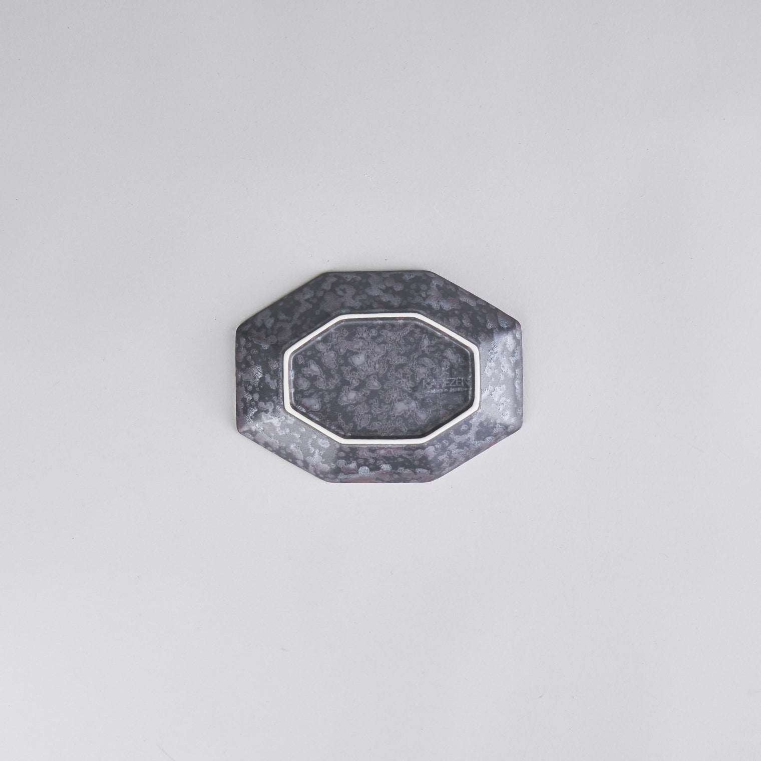 Kanezen Gama Long octagonal plate, black rust pattern, W14cm x D10.2cm x H2cm