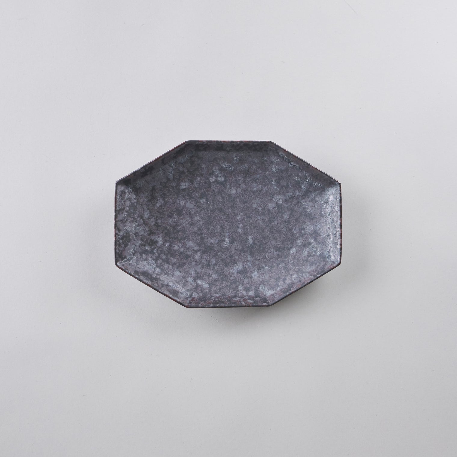 Kanezen Gama Long octagonal plate, black rust pattern, W19cm x D14.2cm x H2.5cm