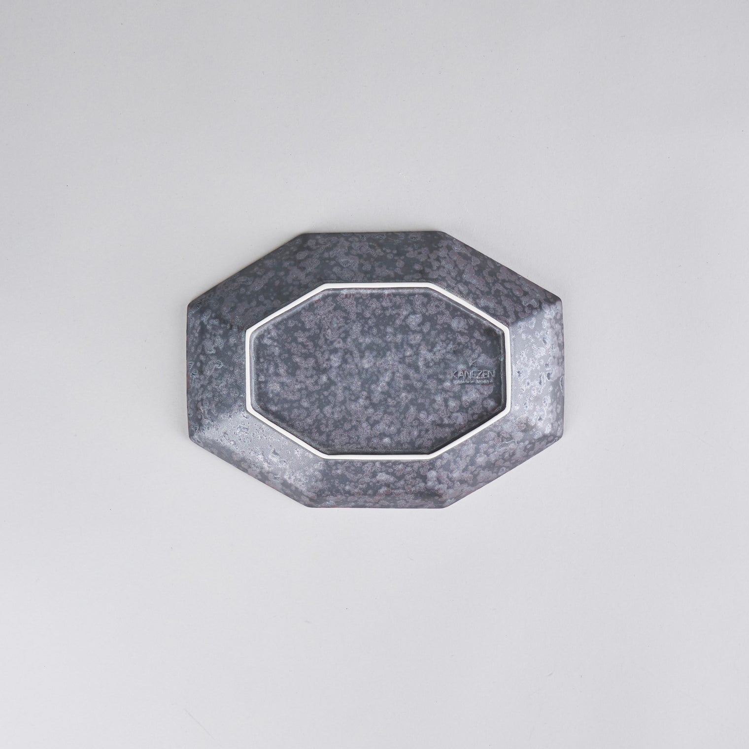 Kanezen Gama Long octagonal plate, black rust pattern, W19cm x D14.2cm x H2.5cm