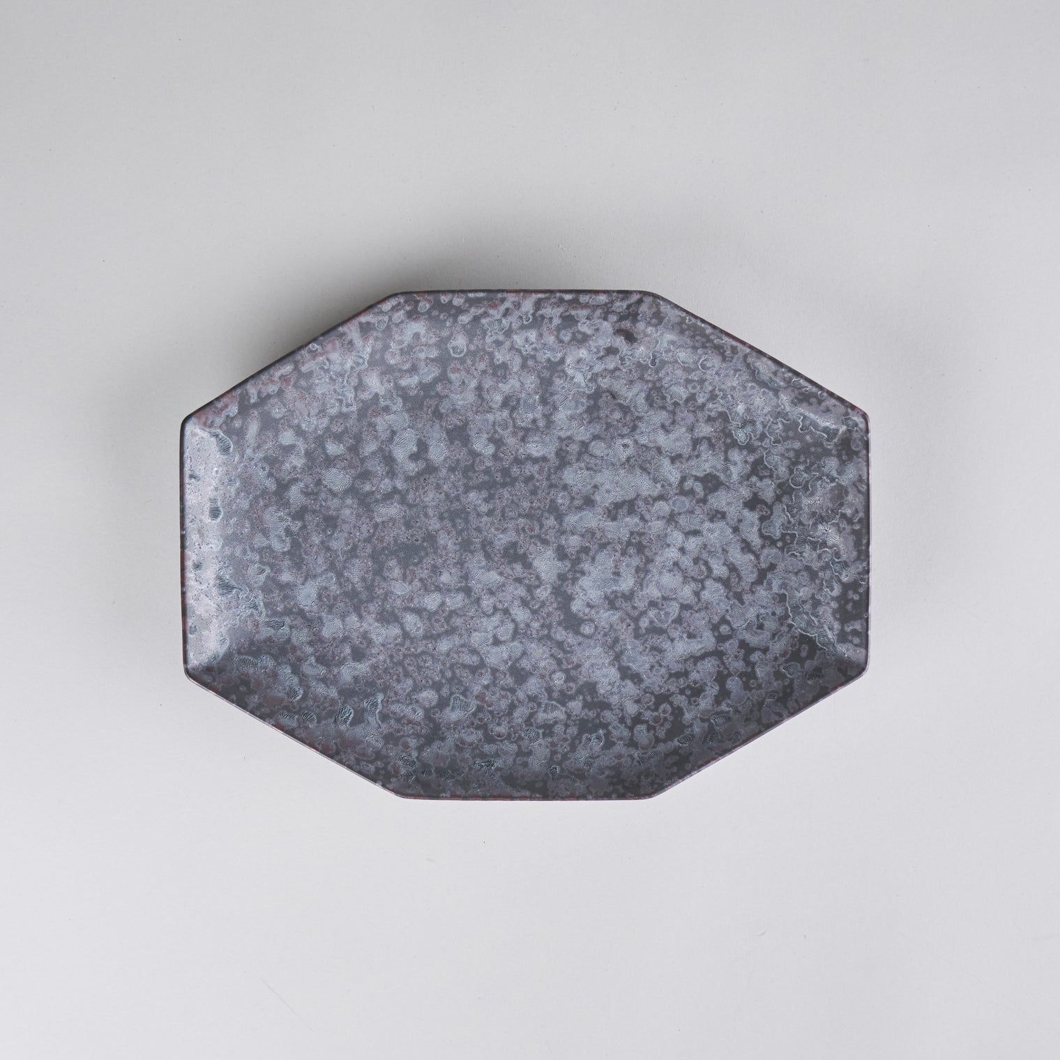 Kanezen Gama Long octagonal plate, black rust pattern, W25cm x D18.4cm x H2.7cm