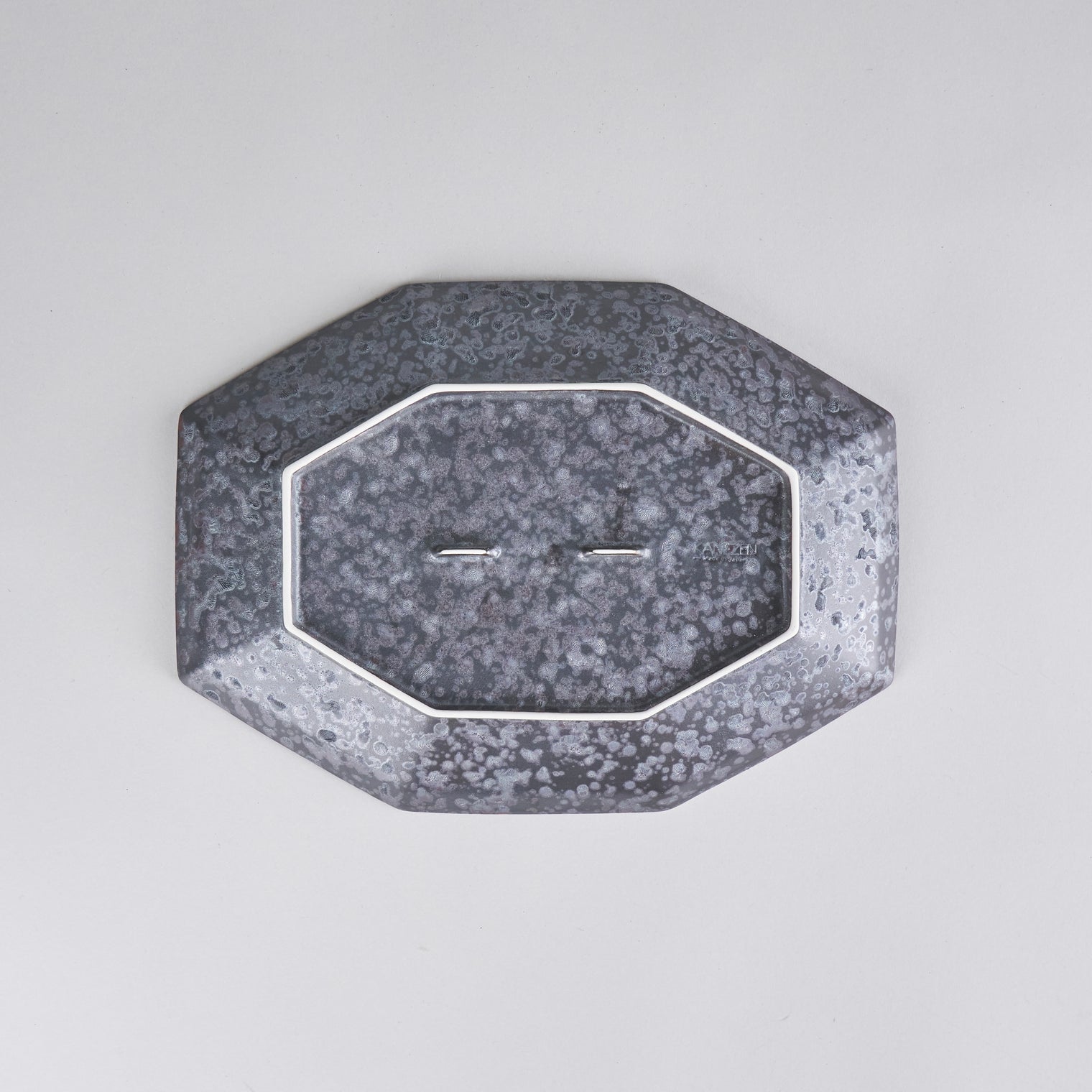 Kanezen Gama Long octagonal plate, black rust pattern, W25cm x D18.4cm x H2.7cm