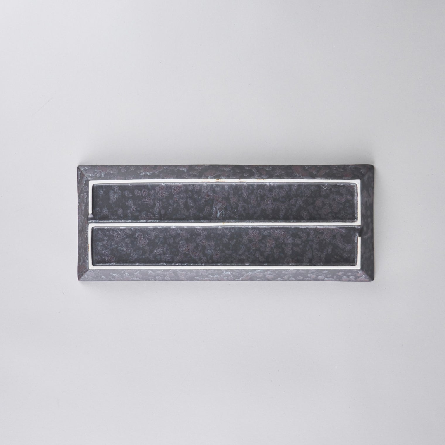 Kanezen Gama rim long rectangular plate, black rust finish, W28.5cm x D11cm x H2cm