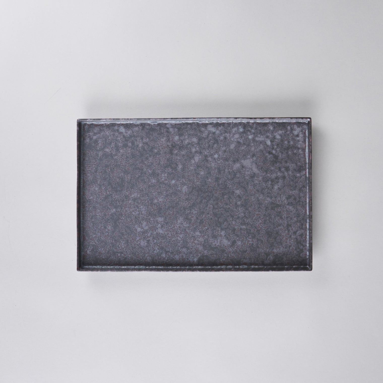 Kanezen Gama long rectangular plate with black rust pattern, W27.5 cm x D18cm x H2cm