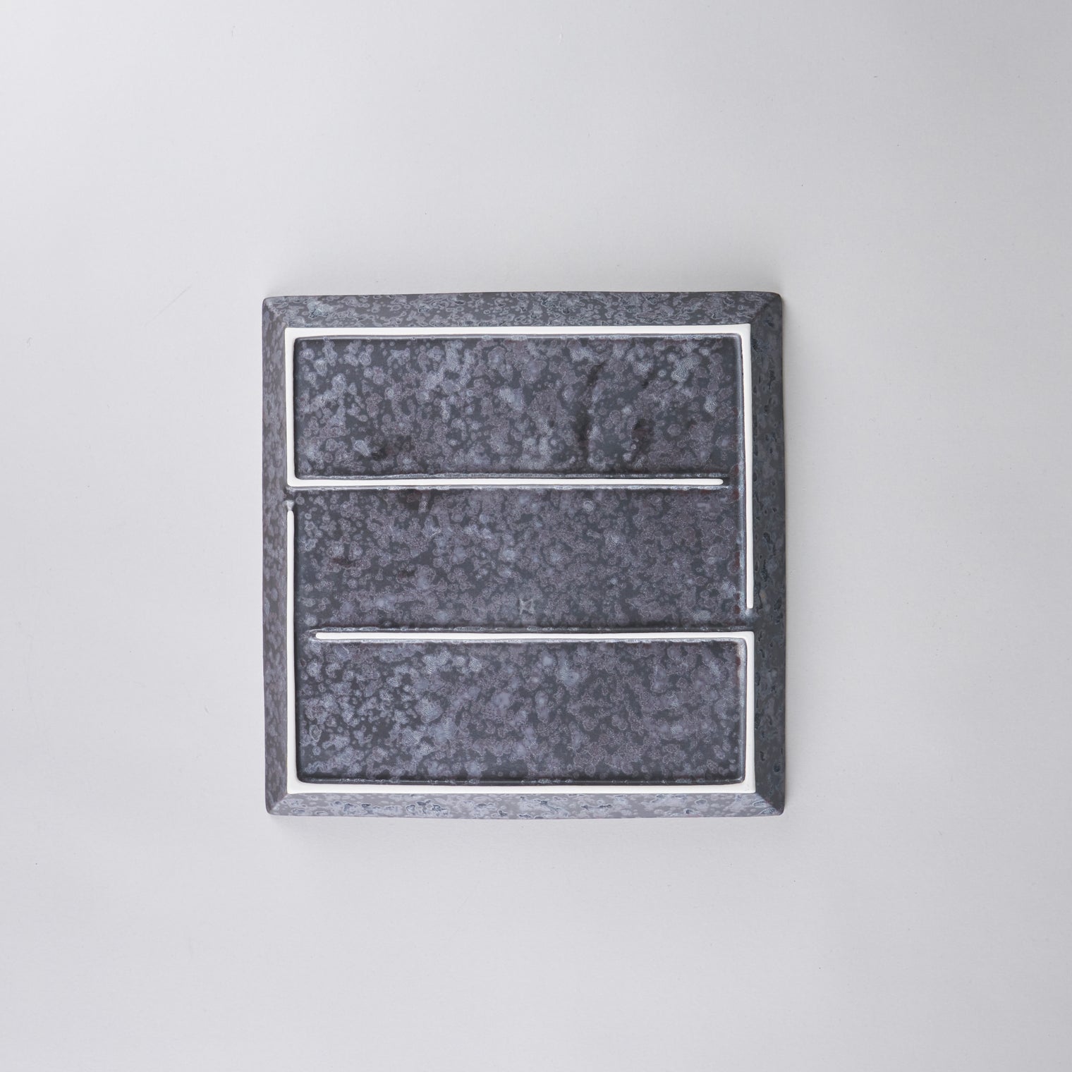 Kanezen Gama rim square plate, black rust pattern, W23cm x H2cm