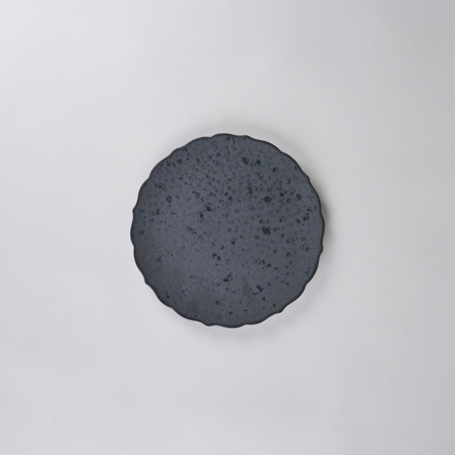 Kanezen Gama Bellflower Plate Black Ceramic, 19 cm x H1.2 cm