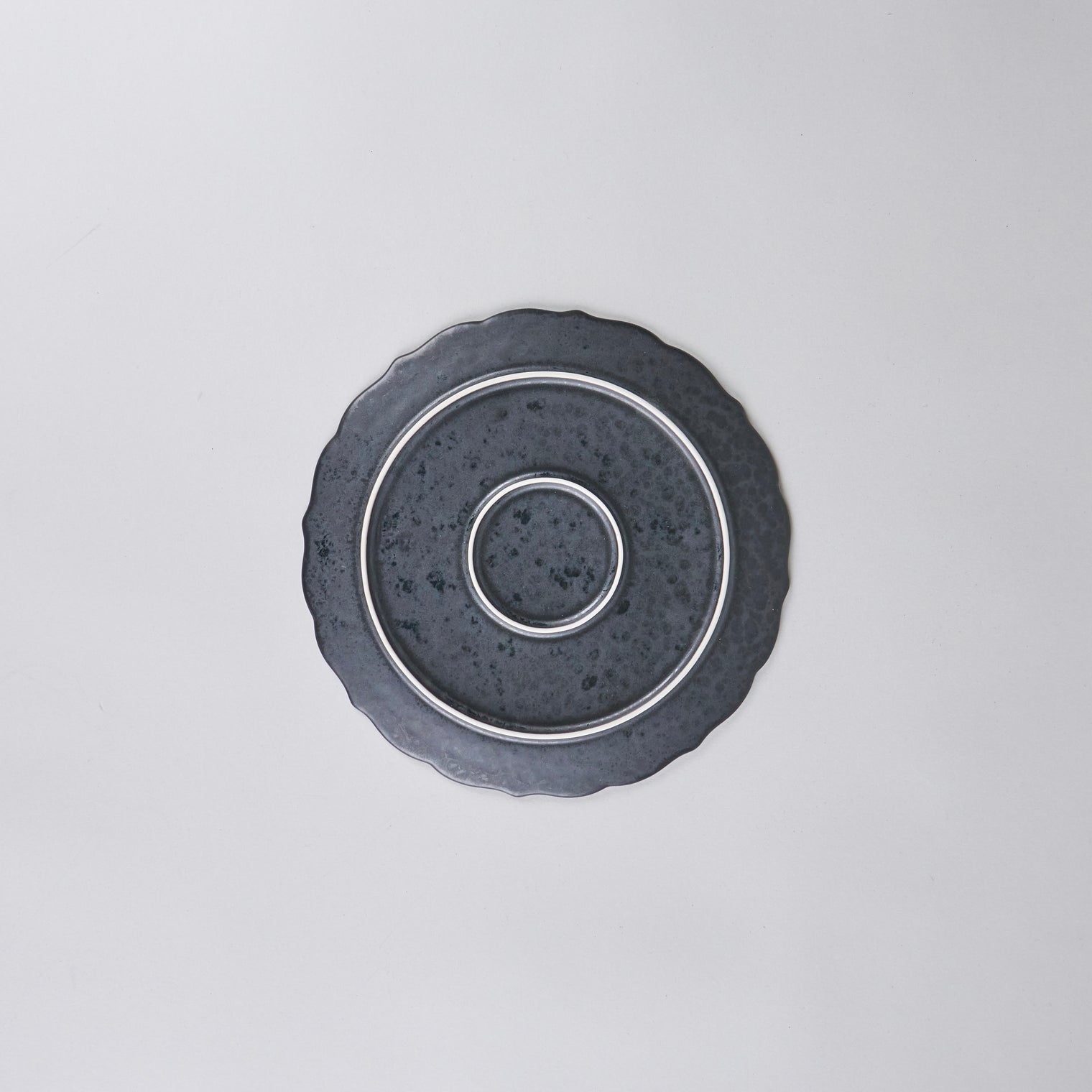 Kanezen Gama Bellflower Plate Black Ceramic, 19 cm x H1.2 cm