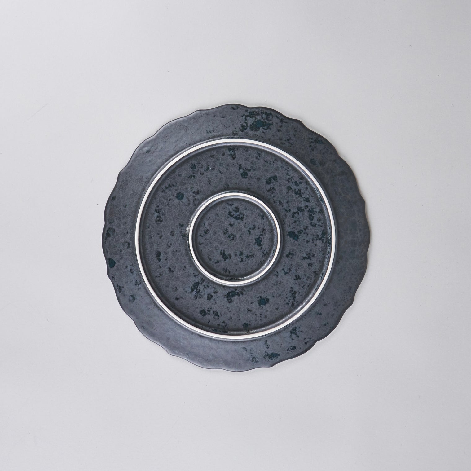 Kanezen Gama Bellflower Plate Black Ceramic, 23cm x H1.3 cm