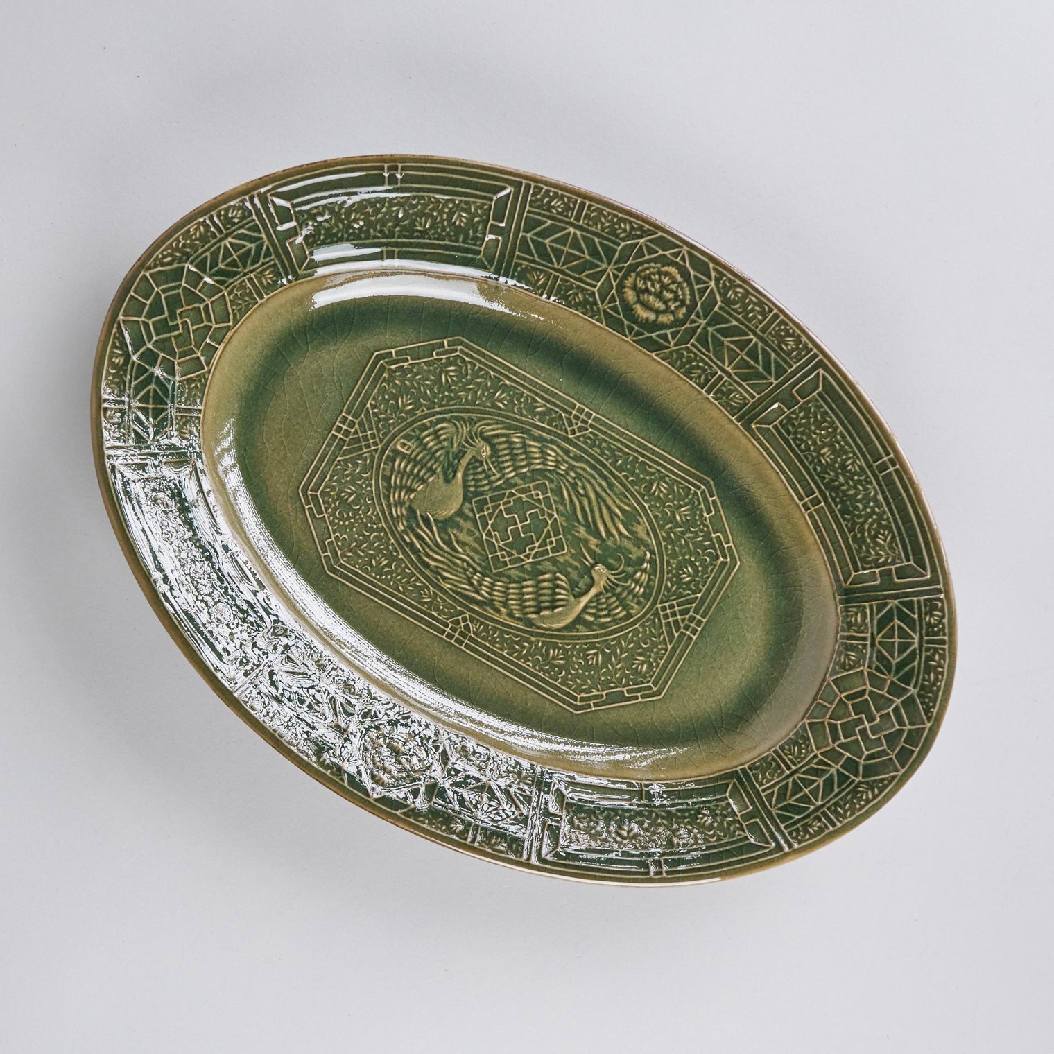 Suiyo Engraved Chinoiserie Oval L Celadon, 31 x 22.5 x H3.2cm