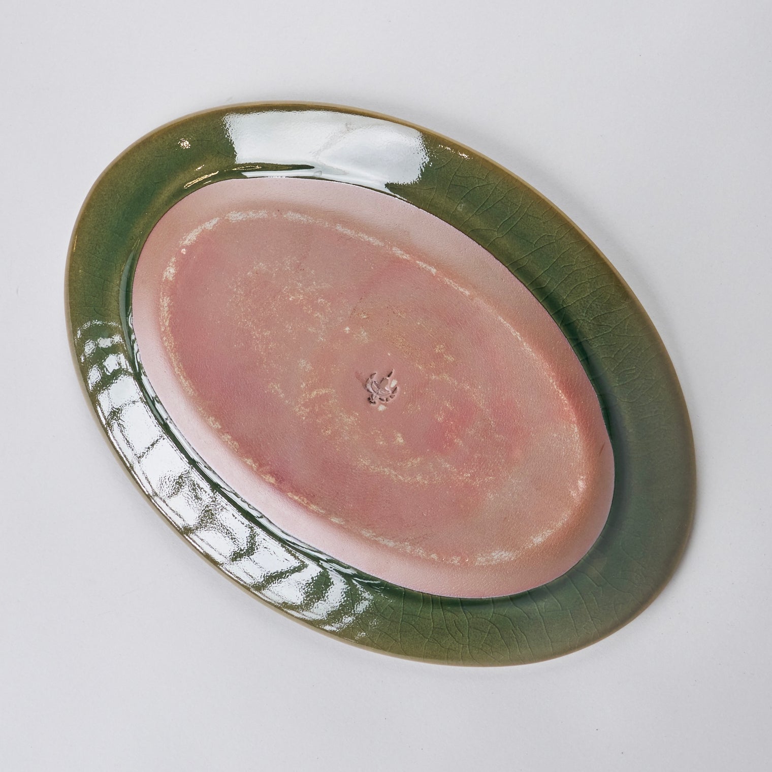 Suiyo Engraved Chinoiserie Oval L Celadon, 31 x 22.5 x H3.2cm