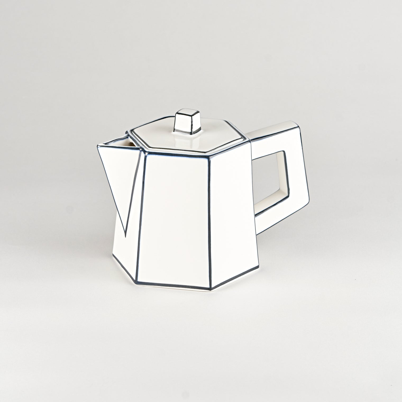 Carte Blanche Tea Pot by Annebet Philips