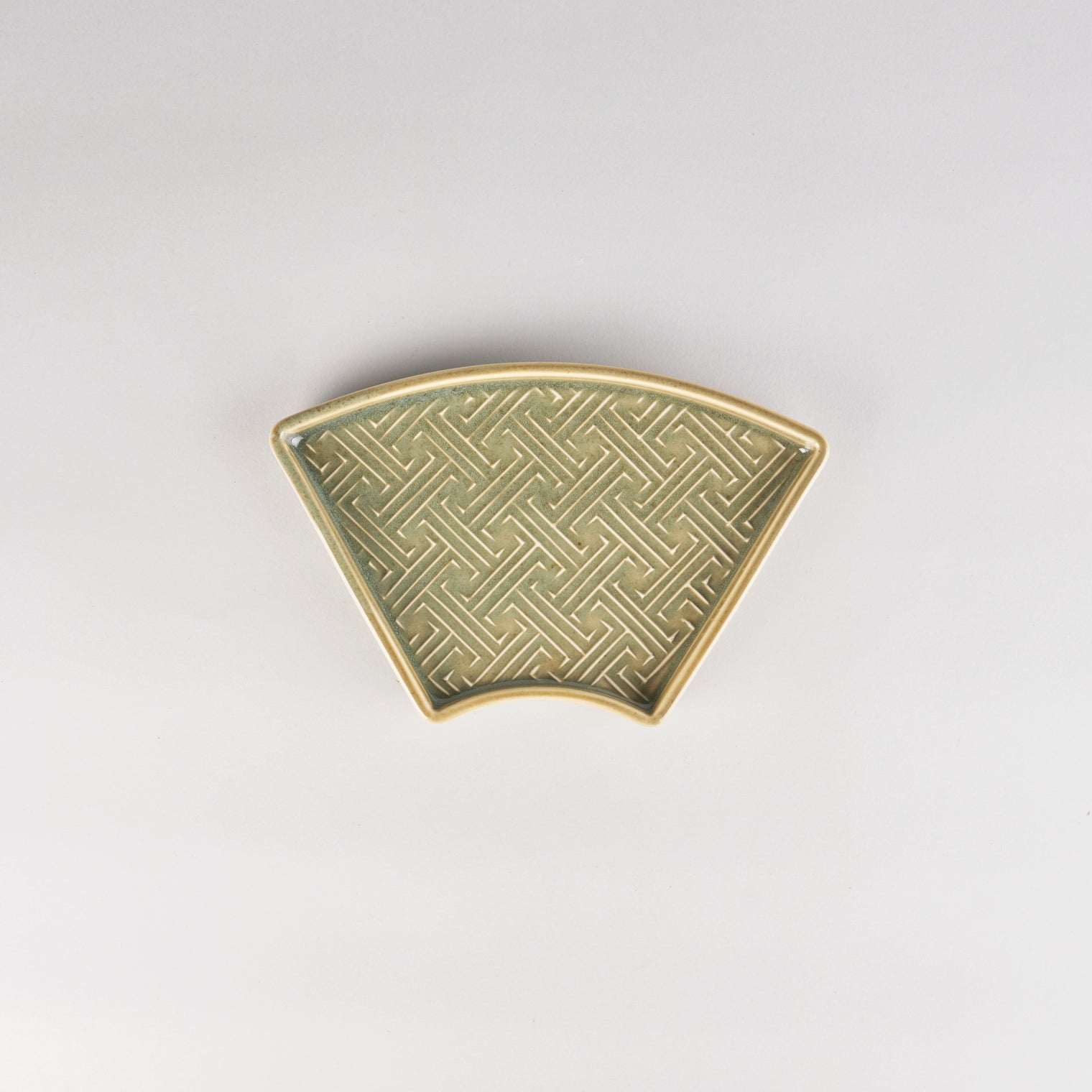 Jang Hun Seong Fan Pattern Plate in Green, 19.5 x 11.7 x 2cm