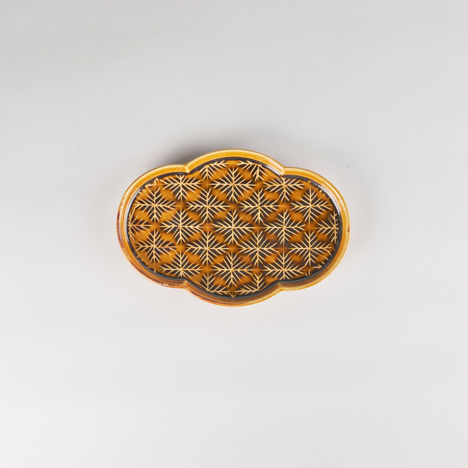 Jang Hun Seong Cloud Pattern Plate in Candy Brown, 19.3 x 13 x 2.2cm
