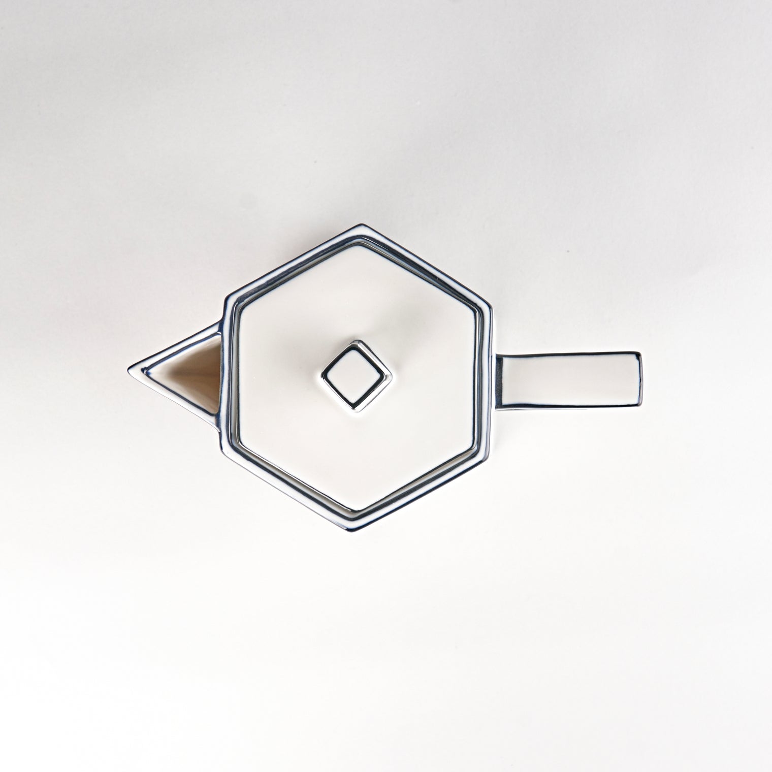 Carte Blanche Tea Pot by Annebet Philips