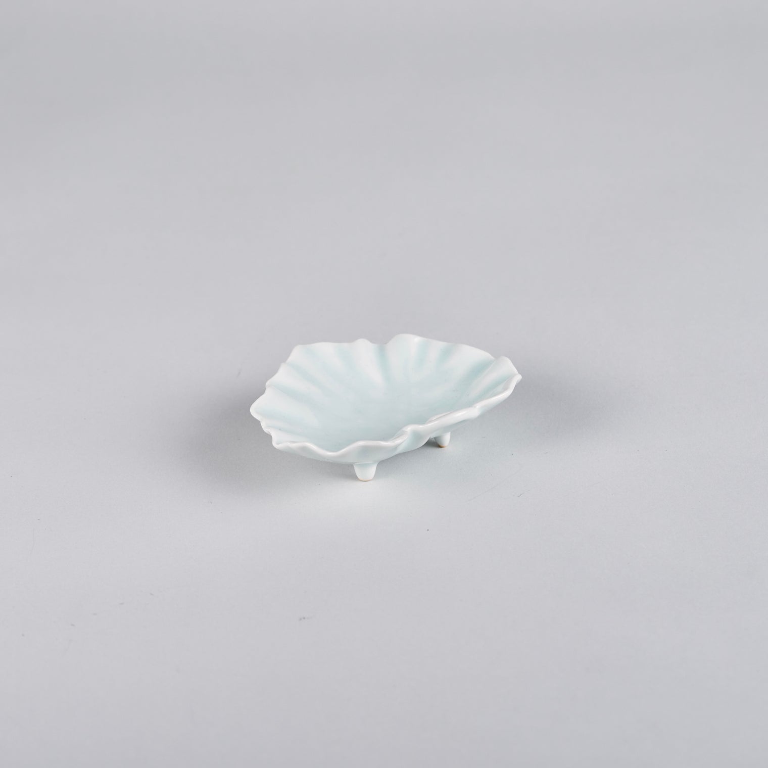 Fukusan Gama Tsuwa-style Small Serving Dish, Celadon Glaze, 10cm x 8cm x H2.8cm
