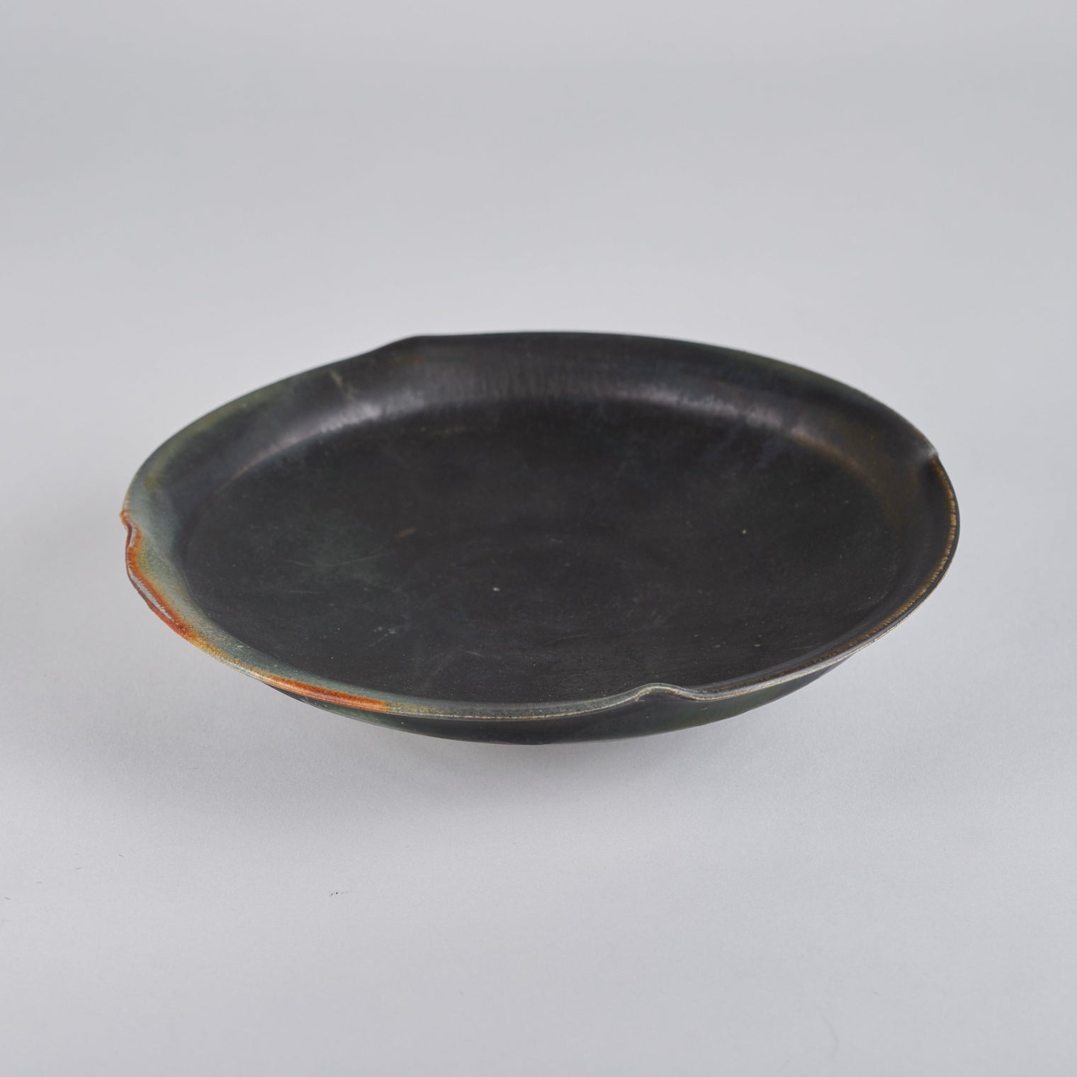 Yukiko Kiln Black Plate, 20cm x H5.2cm