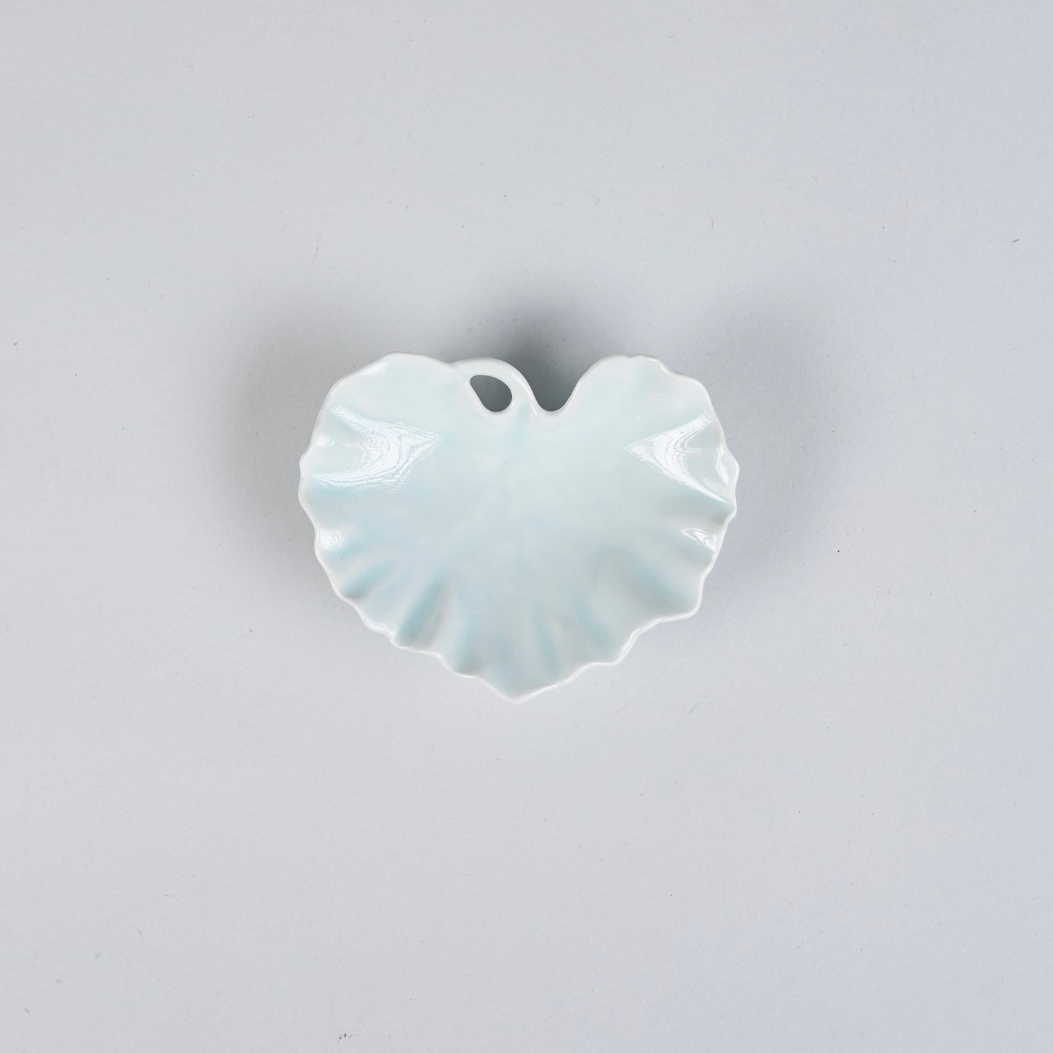 Fukusan Gama Tsuwa-style Small Serving Dish, Celadon Glaze, 10cm x 8cm x H2.8cm