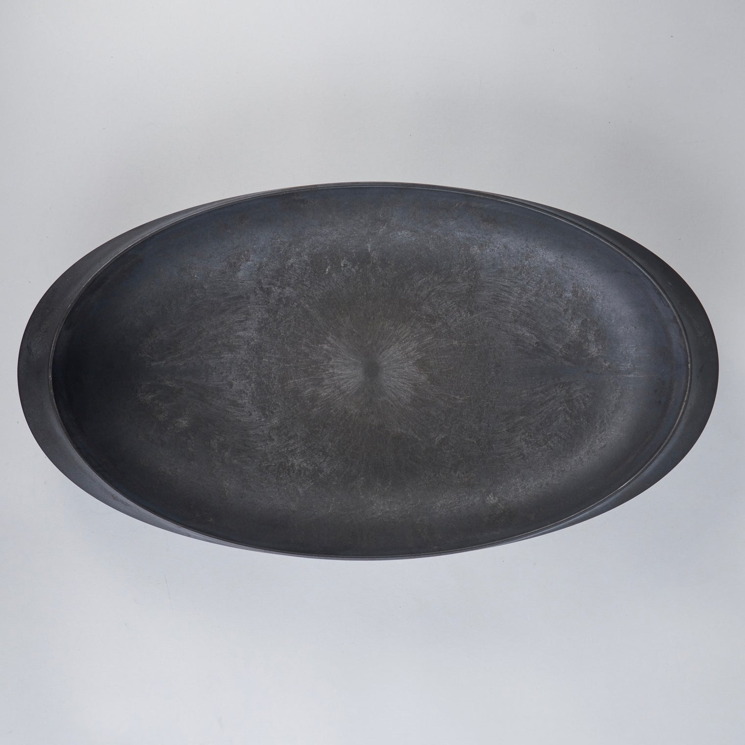 ARAS Oval Plate Ceder Bark, Black, 40cm