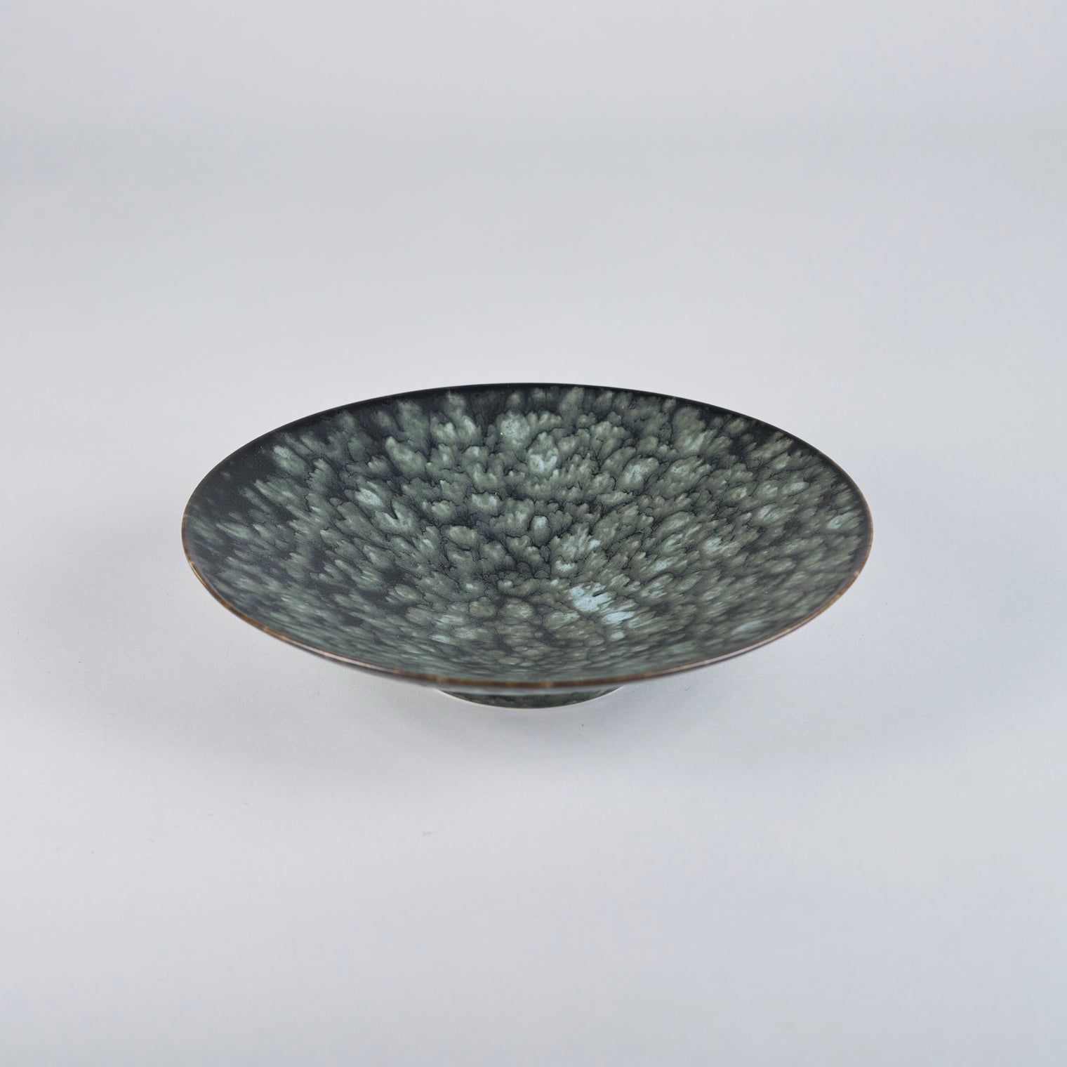 Kanezen Gama black plate, 20.3cm x H4.5cm